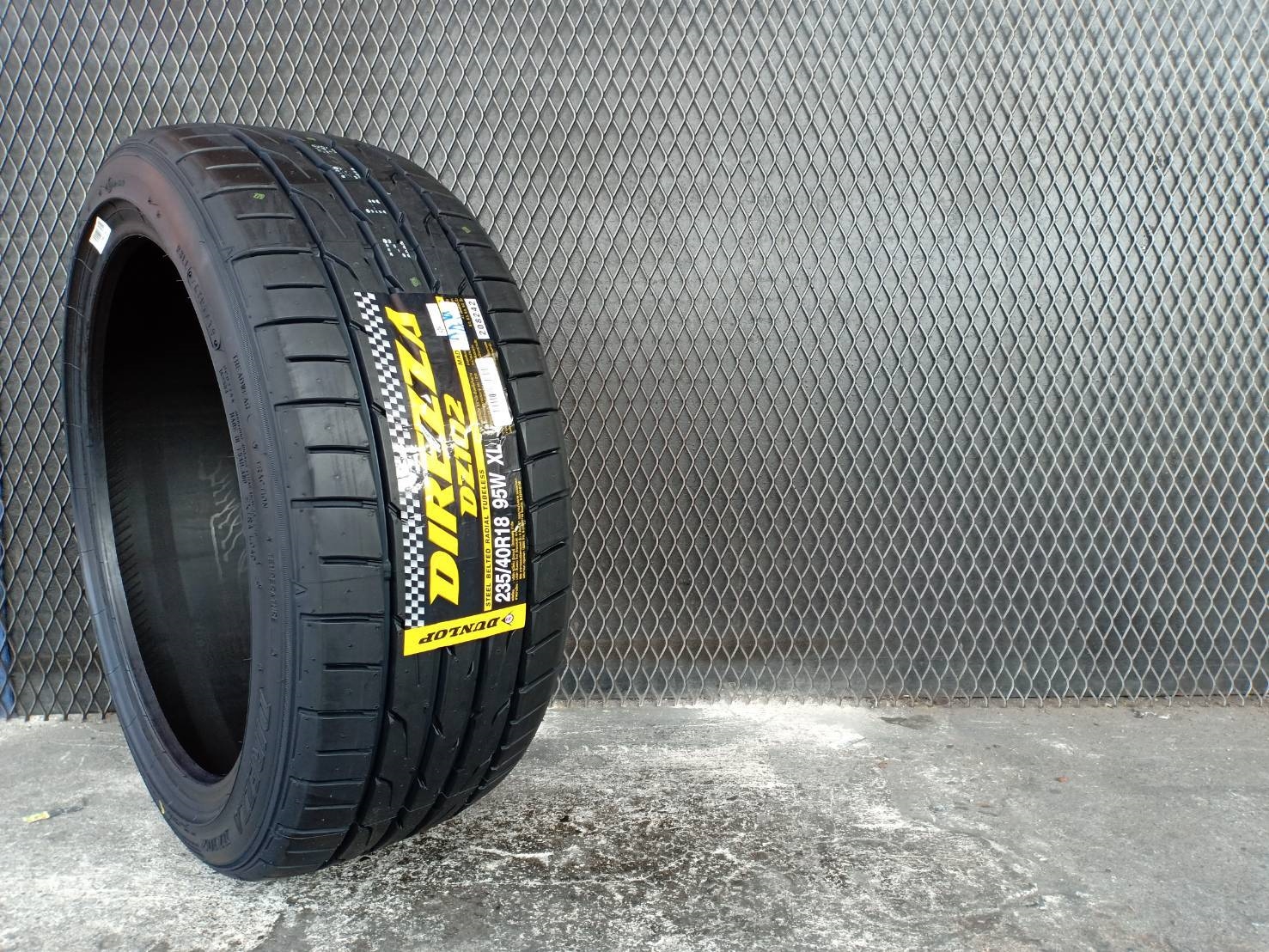 DUNLOP DZ102 235/40R18 ยางใหม่ปี19 ลดราคาพิเศษ