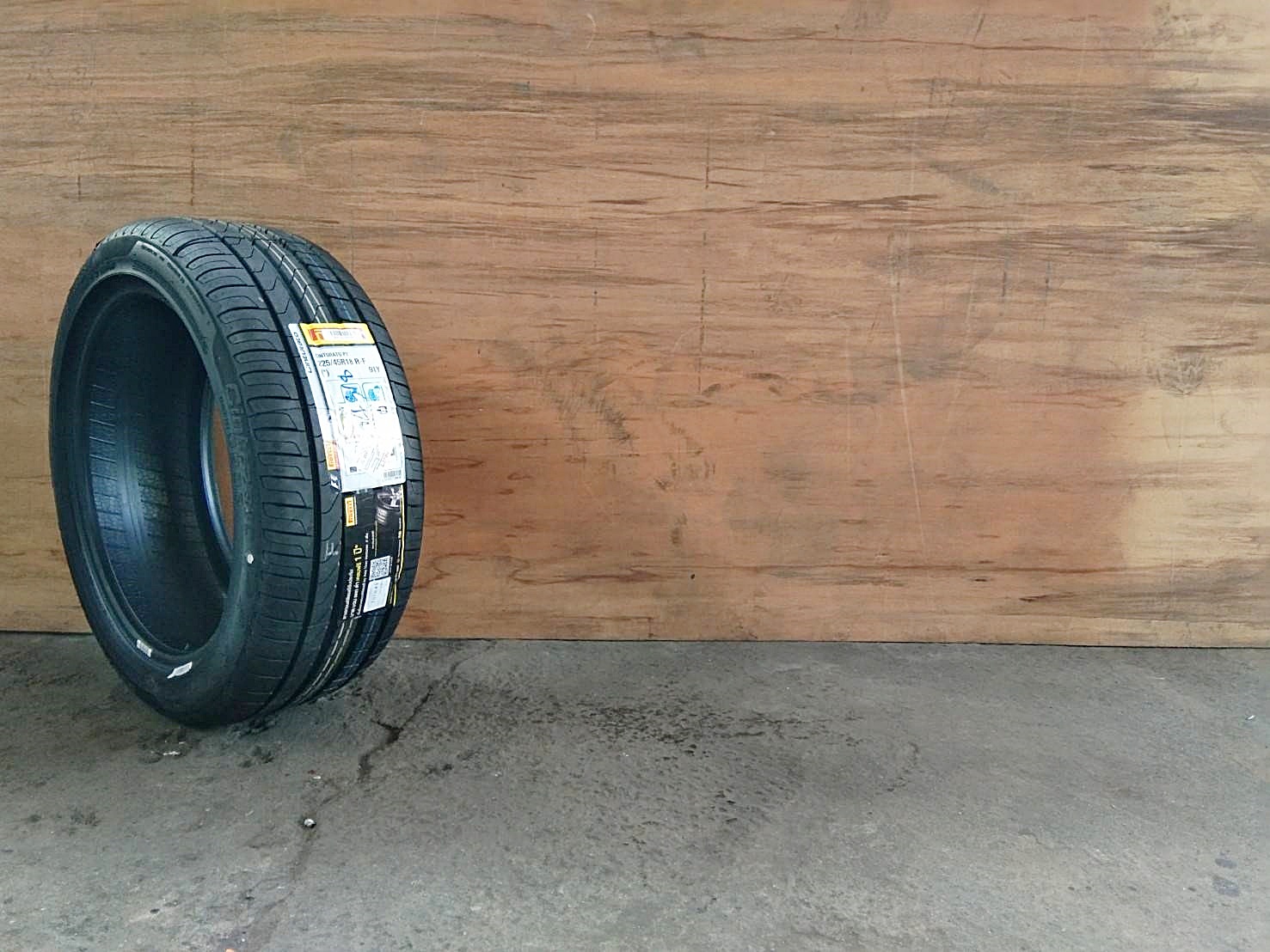 PIRELLI CINTURATO P7 R-F RUN FLAT 225/45R18 ยางรันแฟลต ราคาพิเศษ