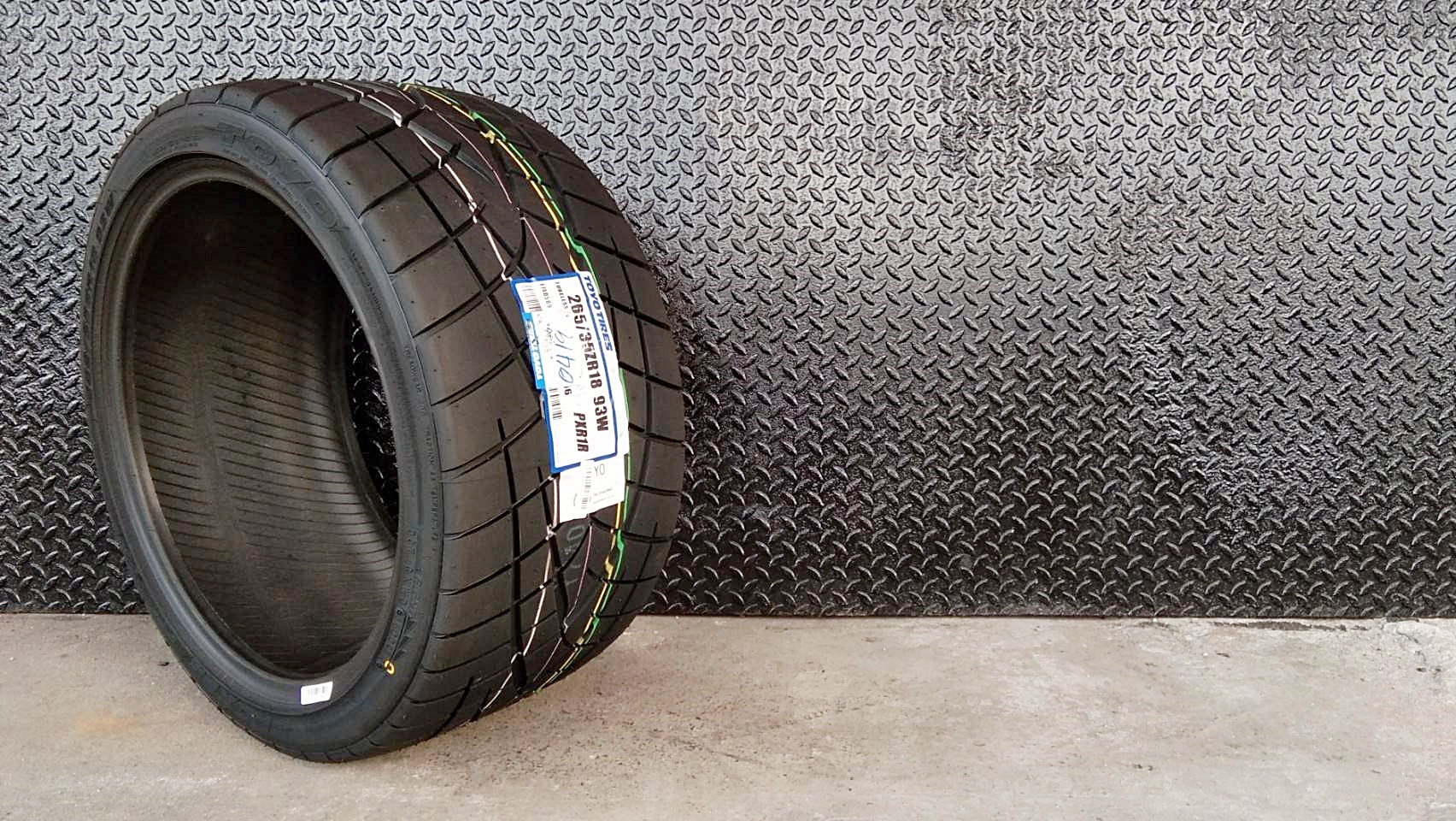 TOYO R1R 265/35ZR18 ยางซอฟญี่ปุ่น ยางใหม่ปี19
