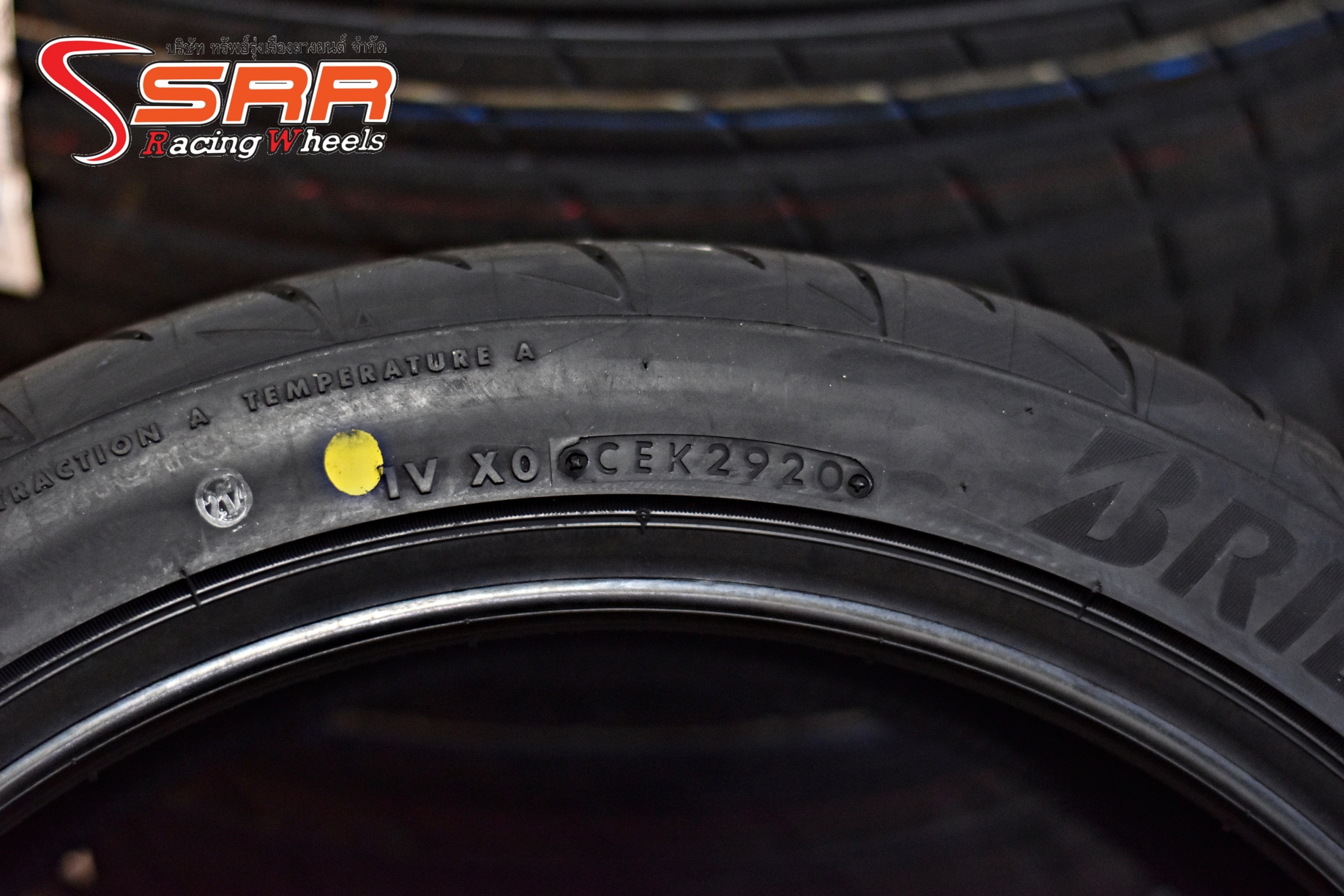 BRIDGESTONE POTENZA ADRENALIN RE004 215/45R18 ยางปี20 ราคาพิเศษ