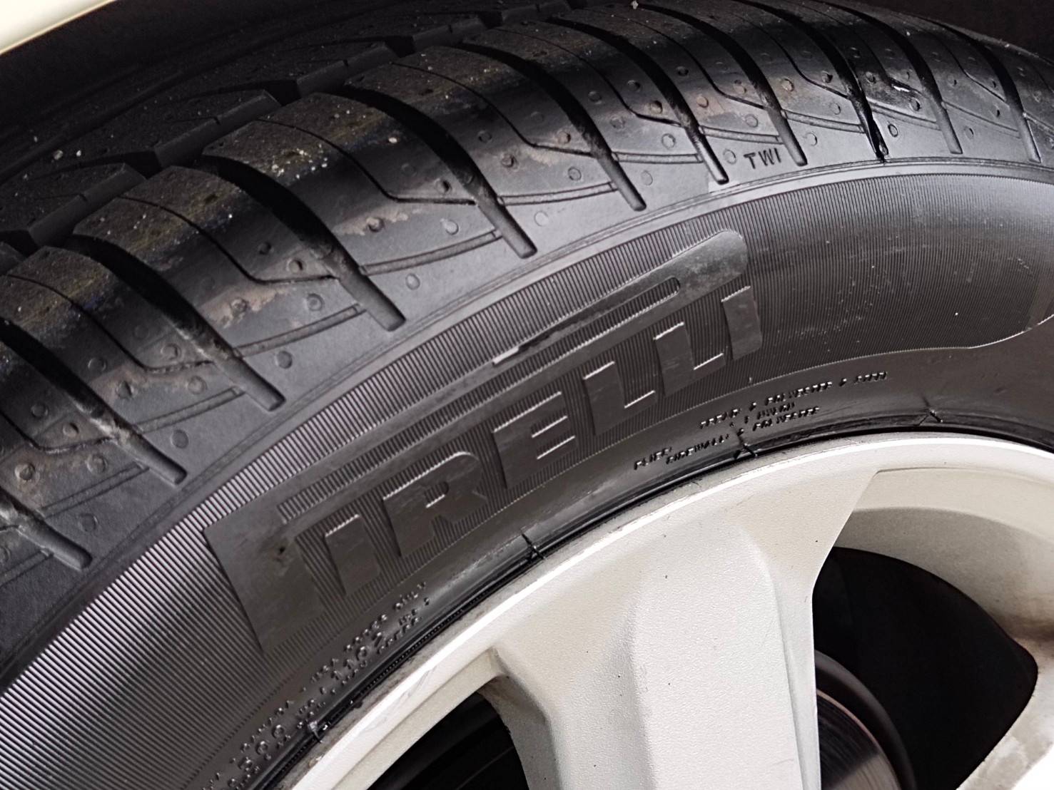 PIRELLI CINTURATO P1 185/60R15 ยางปี19 โปรโมชั่นราคาพิเศษ