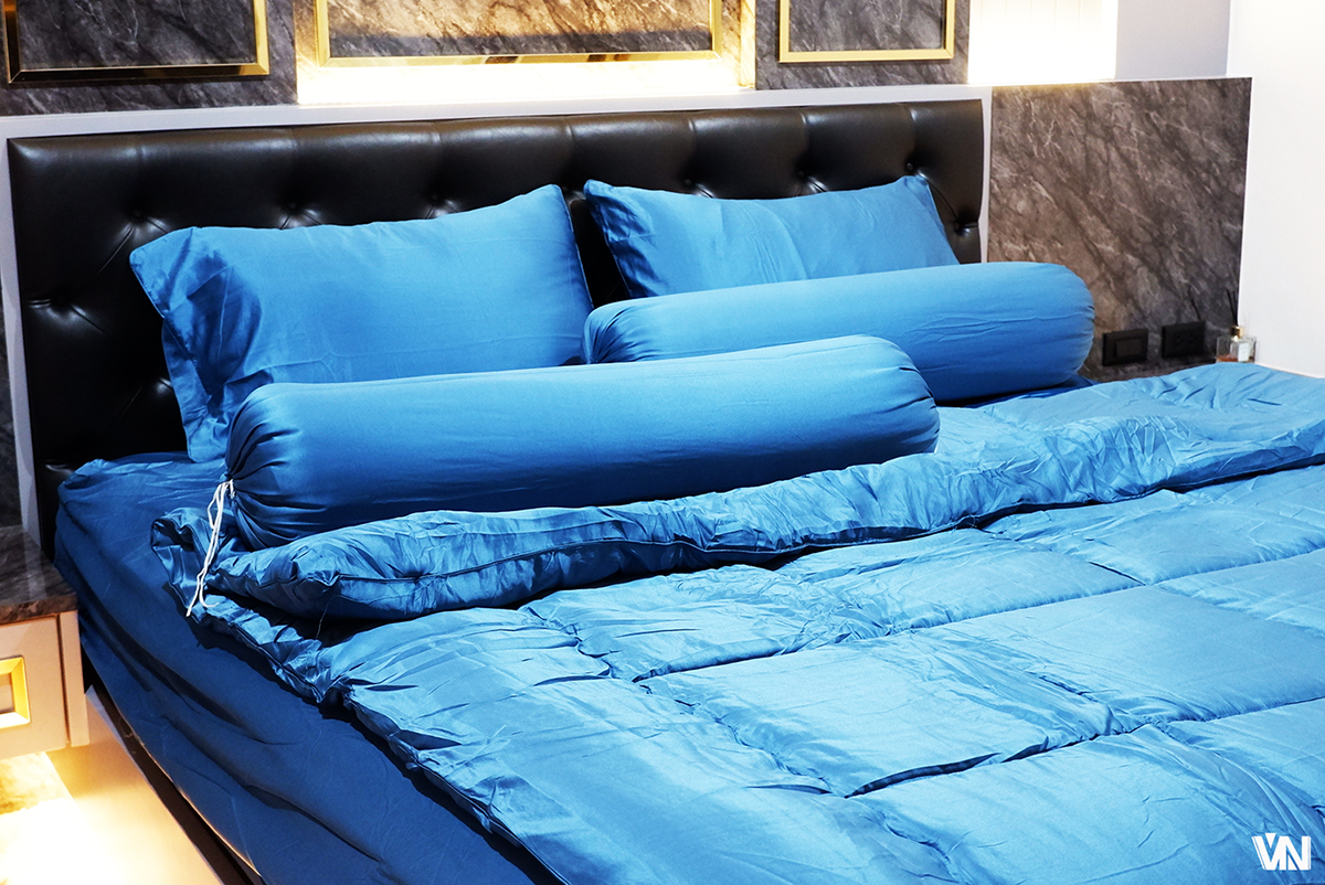 ชุดนวมเช็ตผ้านวมใยไหมซาติน 6 ฟุต ( 6 ชุดคละสี )