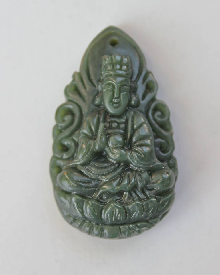 พระโพธิสัตว์กวนอิม ประทับดอกบัวและถือลูกแก้ว GY001