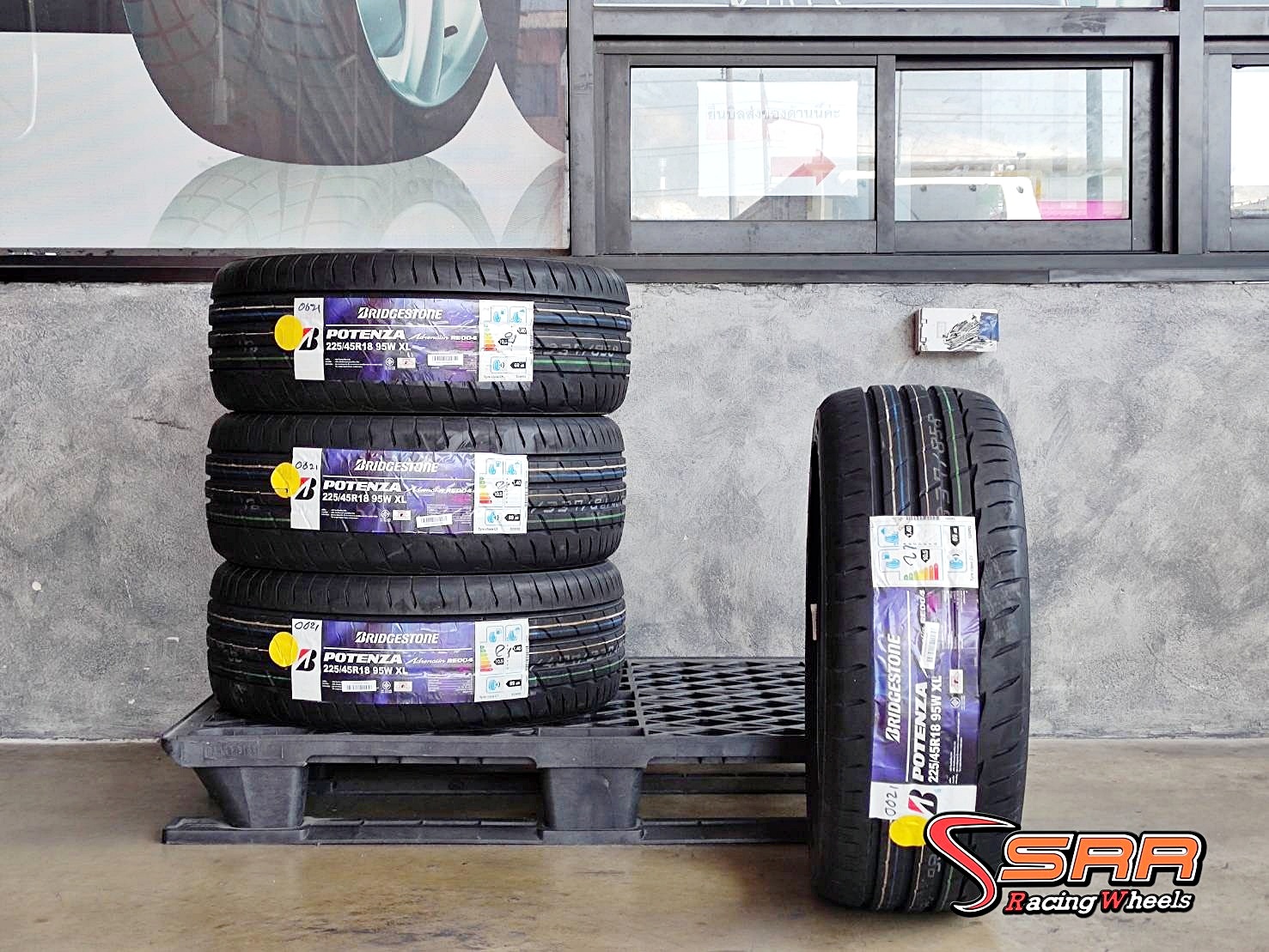 BRIDGESTONE RE004 225/45R18 ยางใหม่ ปี2021 ราคาพิเศษ