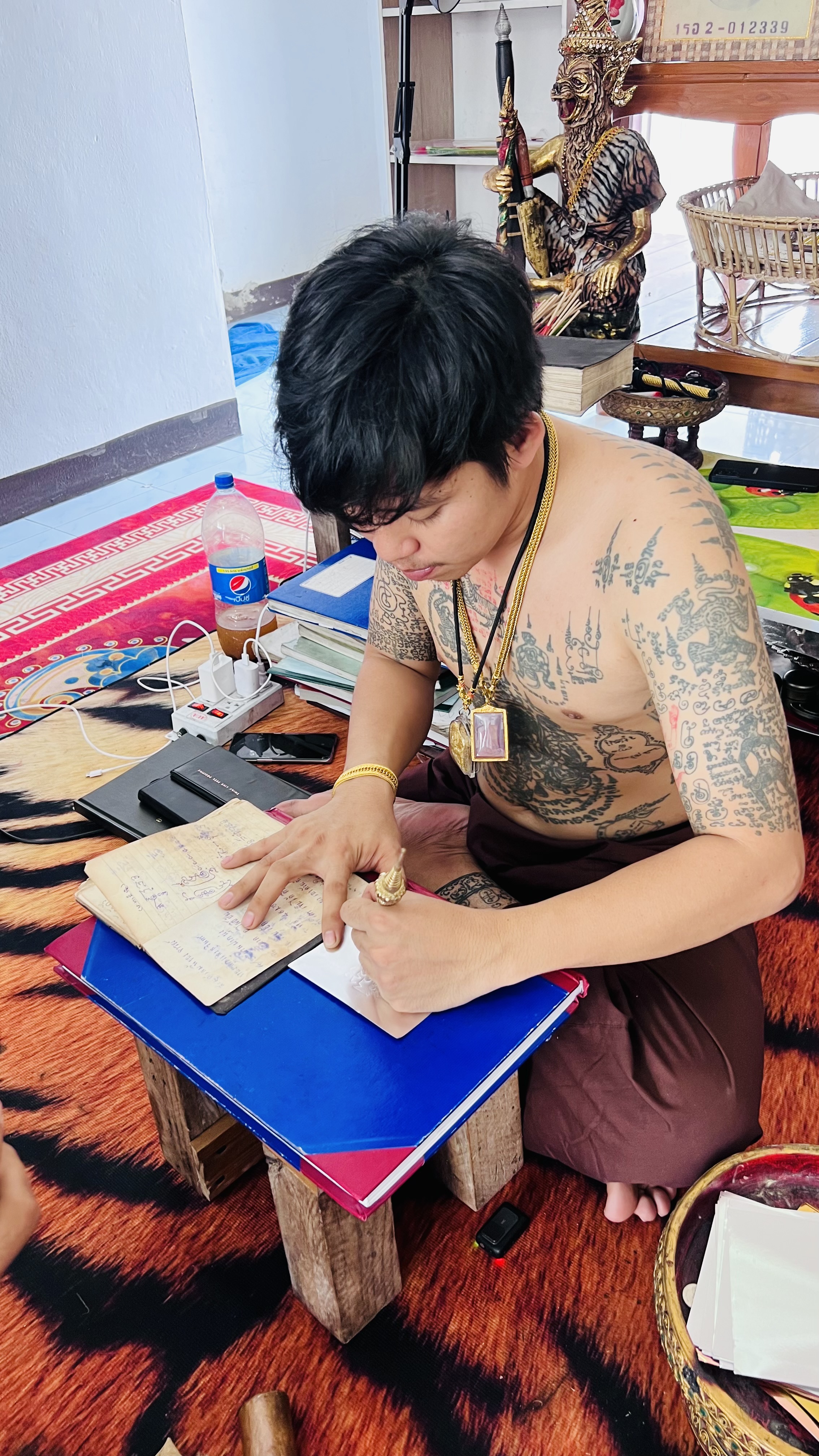 20/07/2566 มาเอามวลสารและจารแผ่นตะกรุดทำงั่งอยุธยา อาจารย์เวียง ขุนแผน