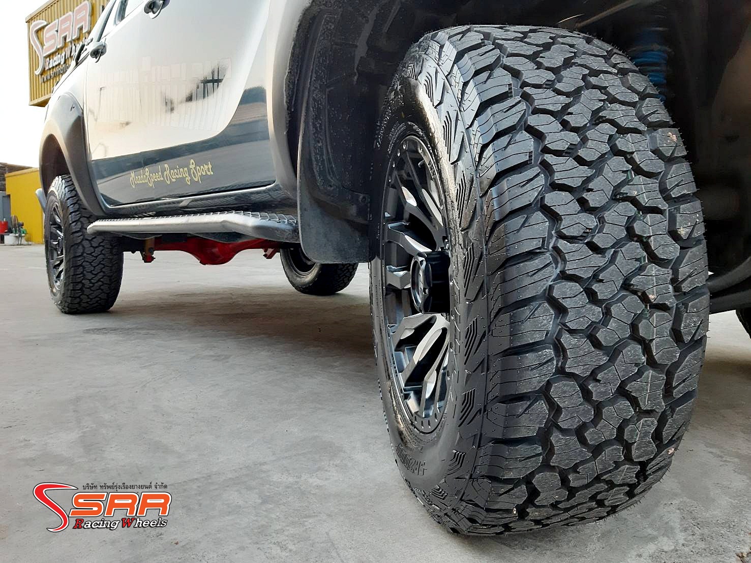 HAMMER HM8 ขอบ18x9.5 ET+20 6x139.7 MBS