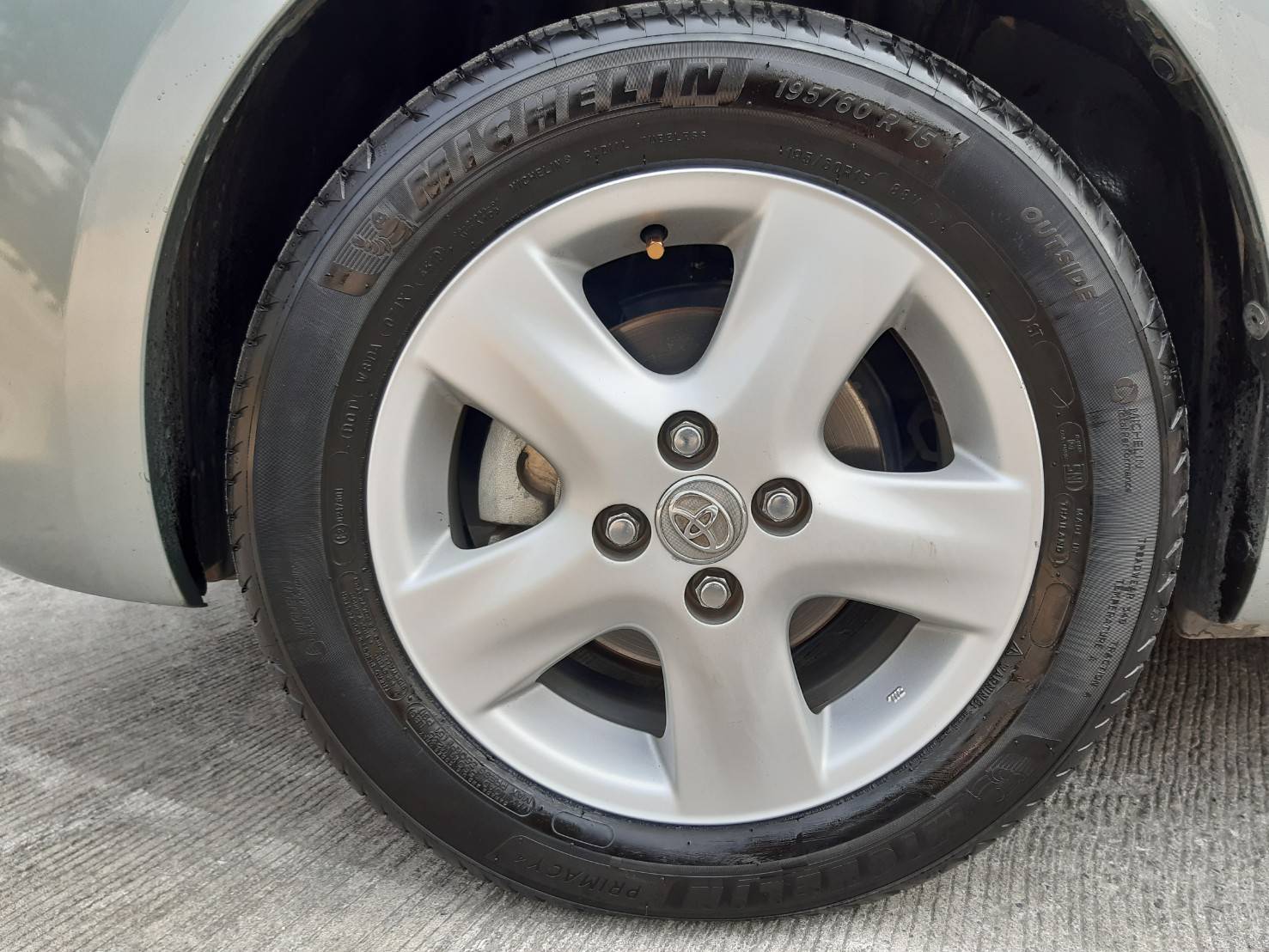 MICHELIN PRIMACY4 195/60R15 ยางปี2020 ราคาพิเศษ
