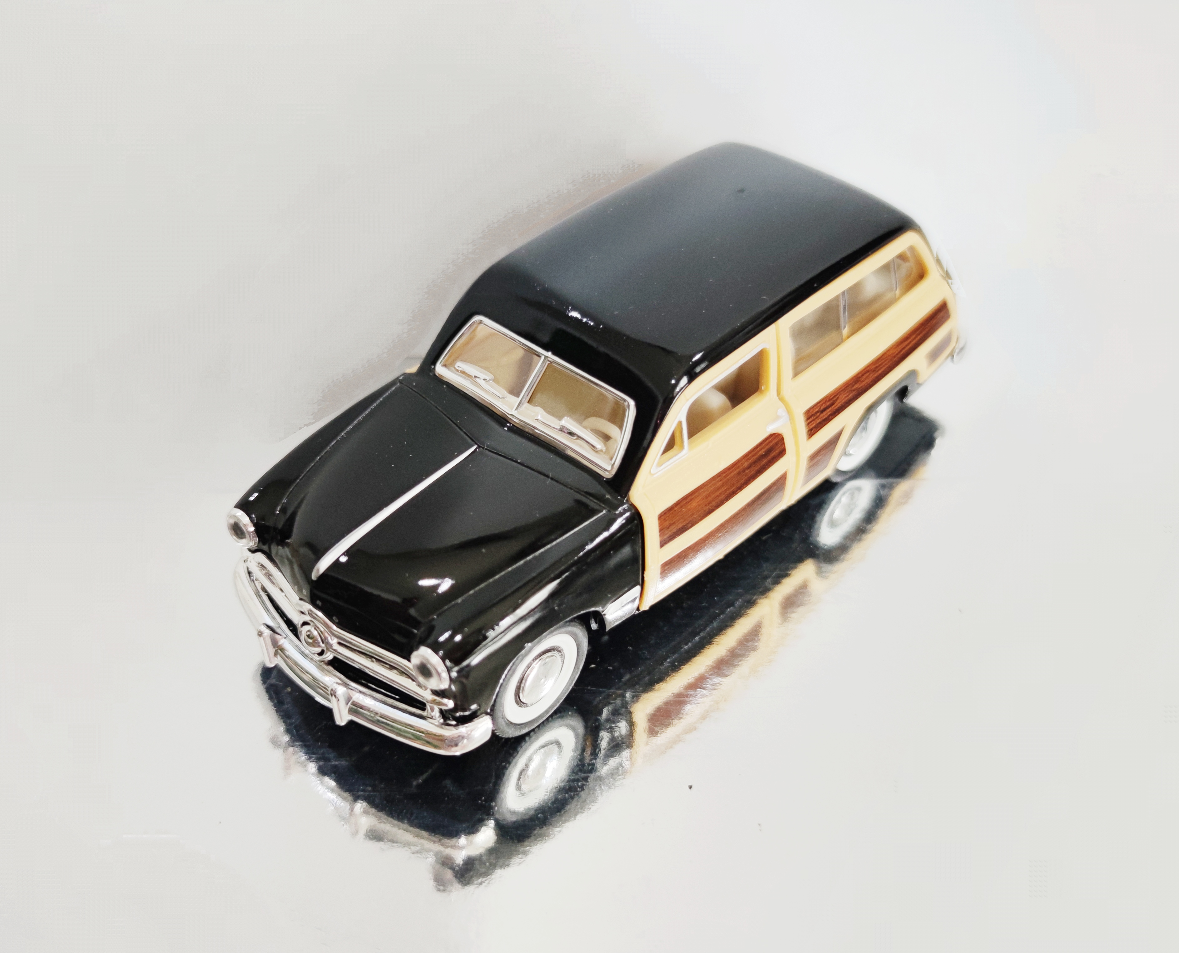 1949 Ford Woody Wagon โมเดลรถเหล็ก (ปลีก-ส่ง)