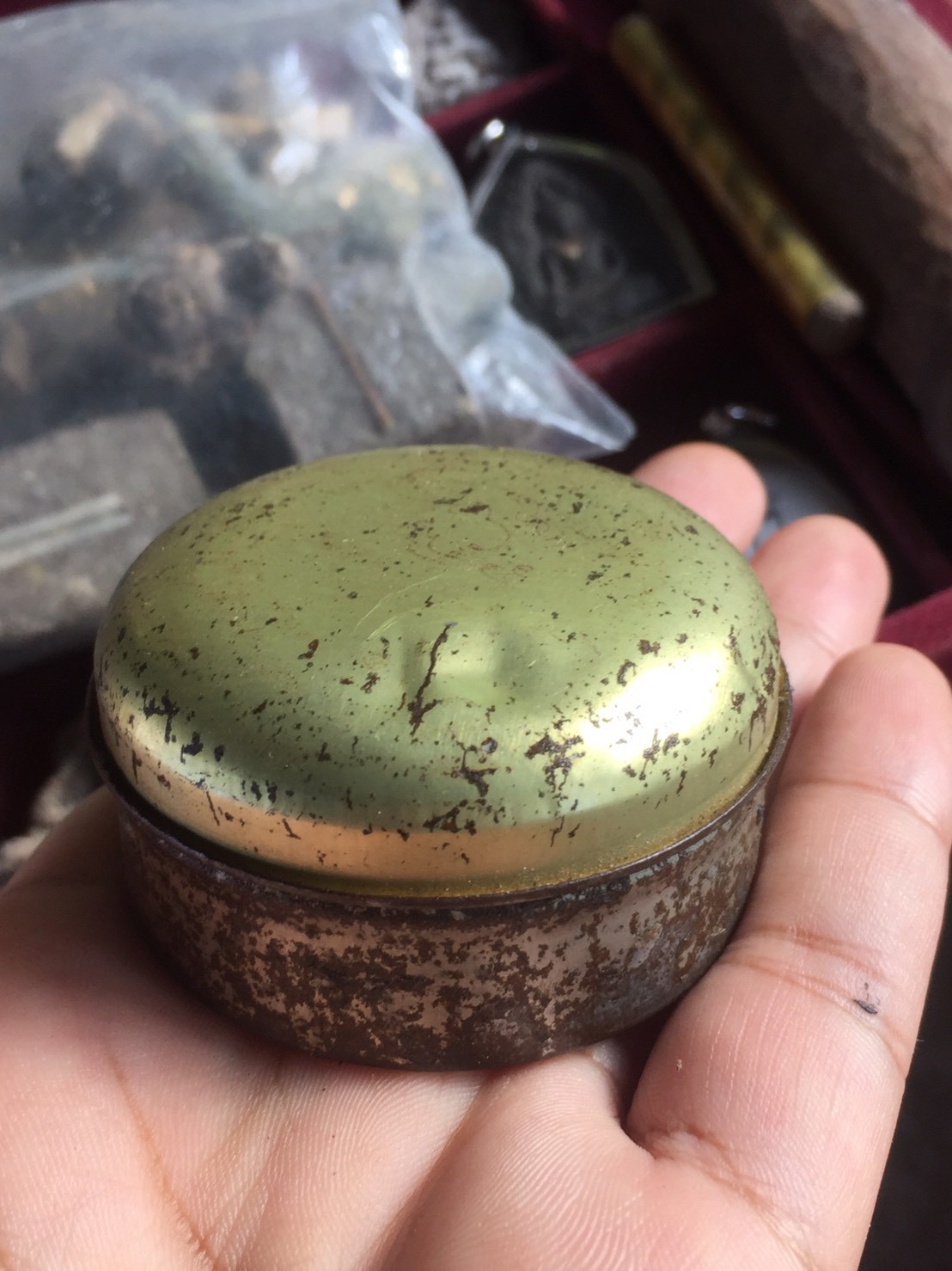 หัวเชื้อสีผึ้งพรายแม่น้ำฝน ตลับครู อาจารย์เปล่งบุญยืน