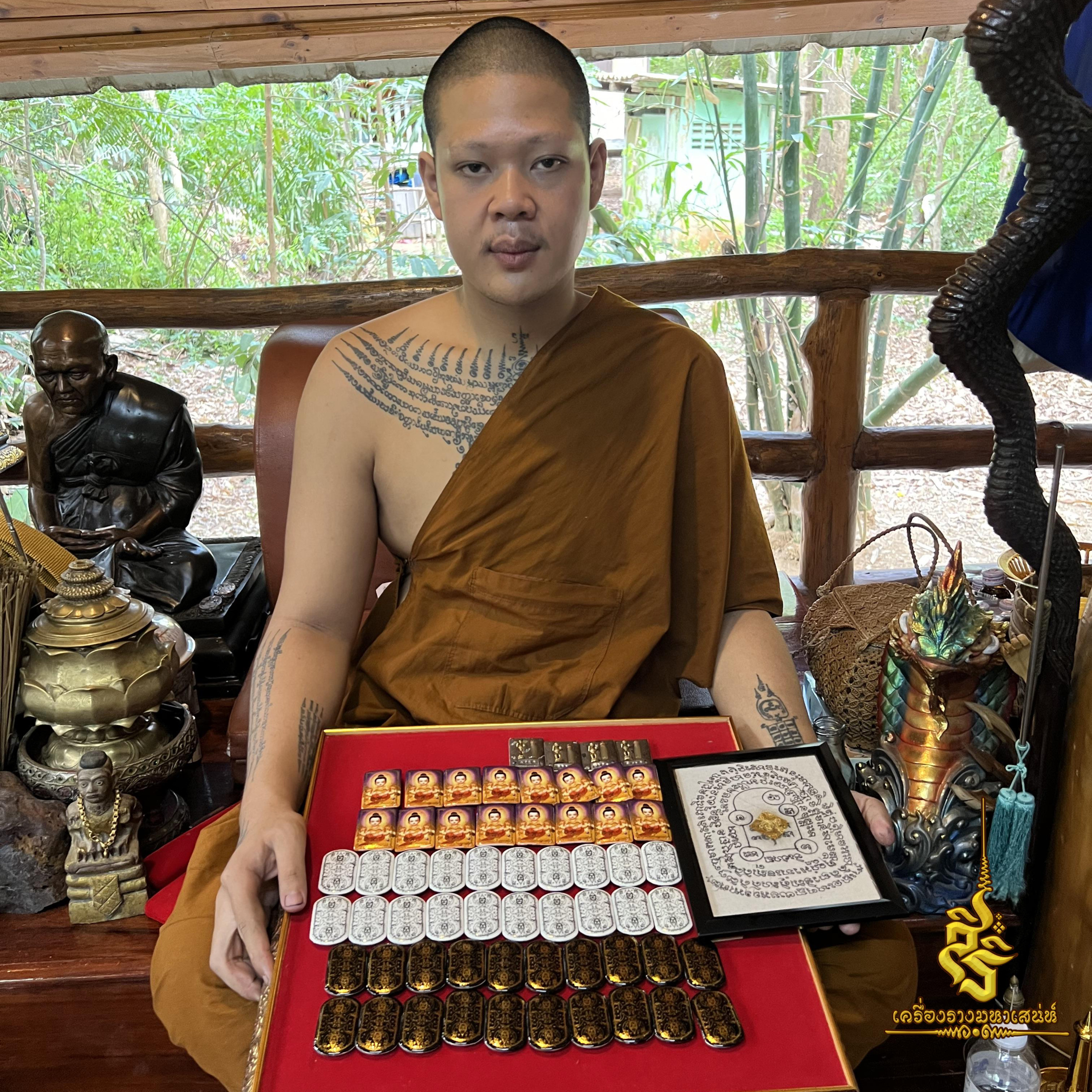 ล็อกเกตเพชรสะแลงแงงฉากขาว สร้าง 2567 พระอาจารย์บุญยกร ฐิตปุญโญ FL