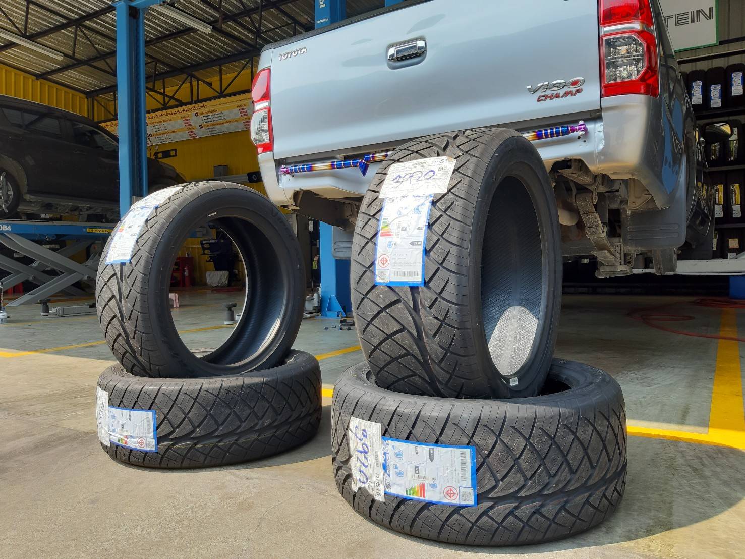 RAIDEN VIPER RD09 275/40ZR18 ยางใหม่ ราคาพิเศษ