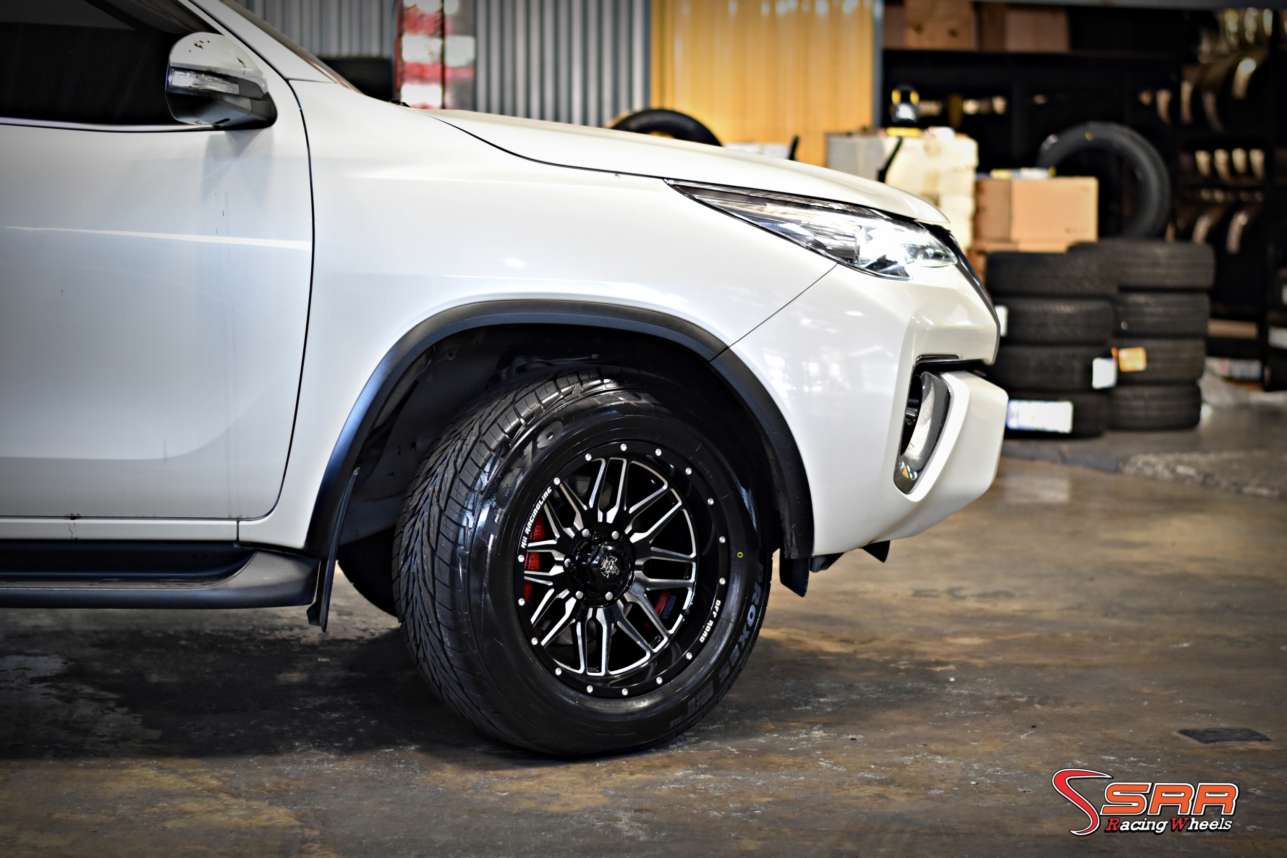 8040-MGW OFFROAD ขอบ18 6H139.7 ET0 BW ราคาพิเศษ