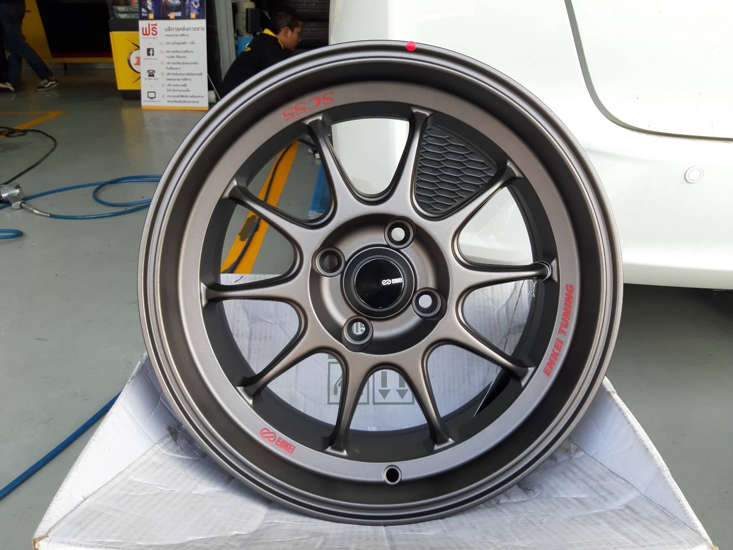 ENKEI TUNING SC55 ขอบ15 ET28 4x100 สีเทาตัวหนังสือแดง