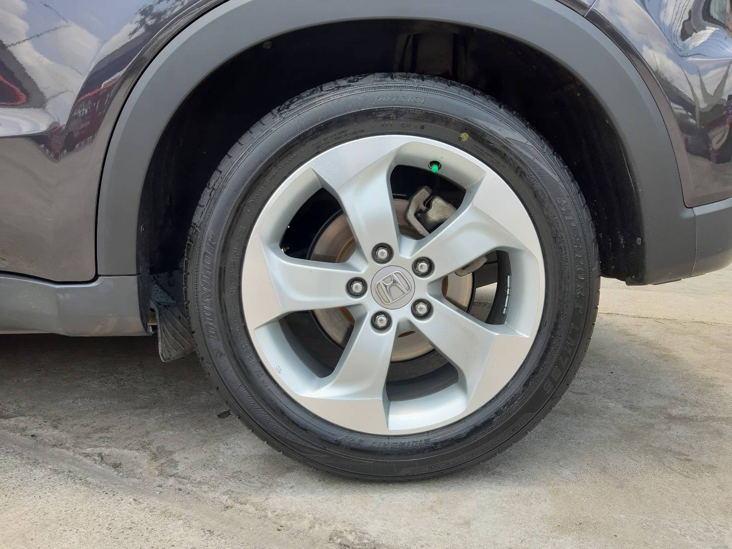 DUNLOP LM705 215/55R17 ยางปี20 ราคาพิเศษ