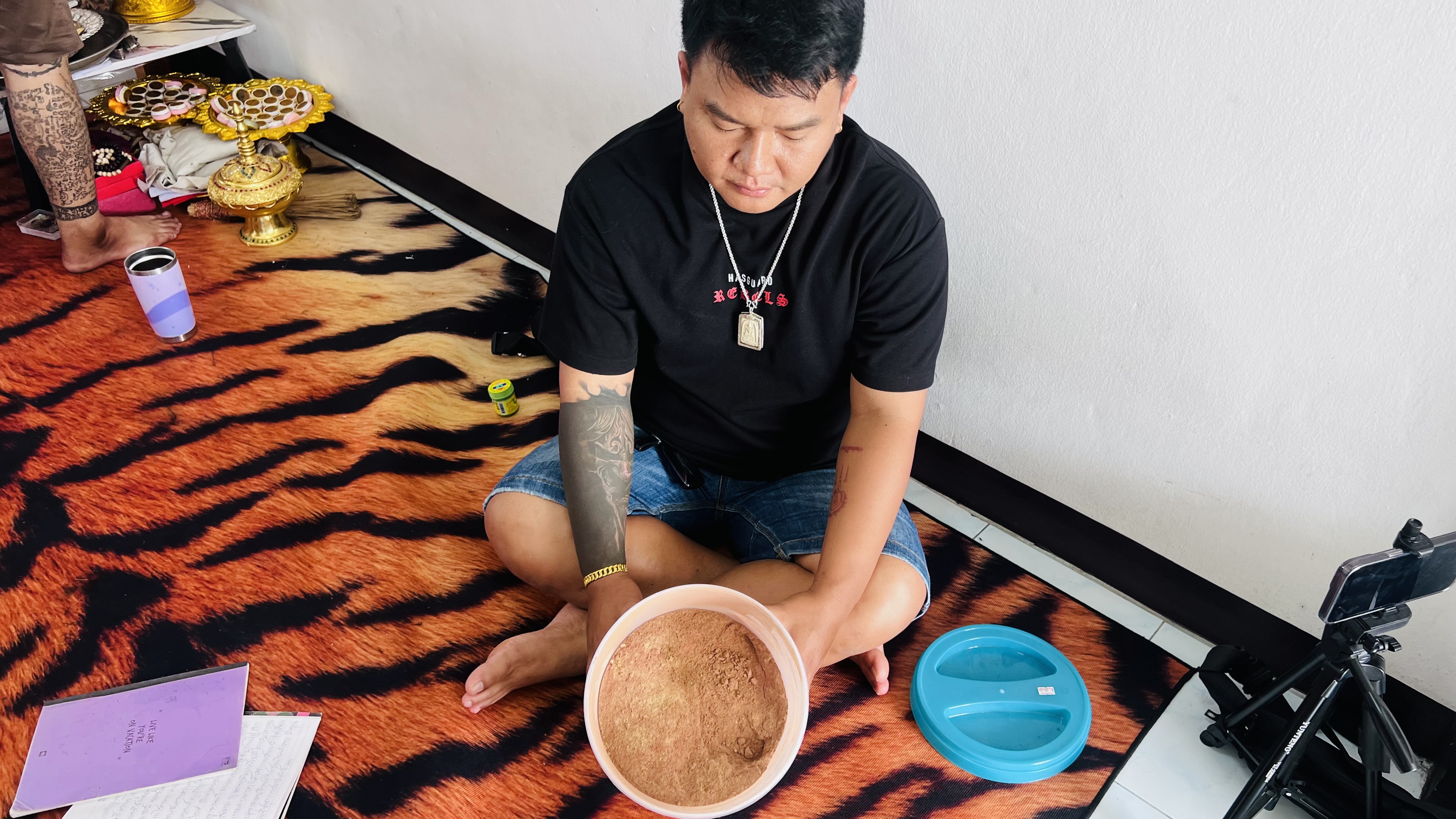 20/07/2566 มาเอามวลสารและจารแผ่นตะกรุดทำงั่งอยุธยา อาจารย์เวียง ขุนแผน