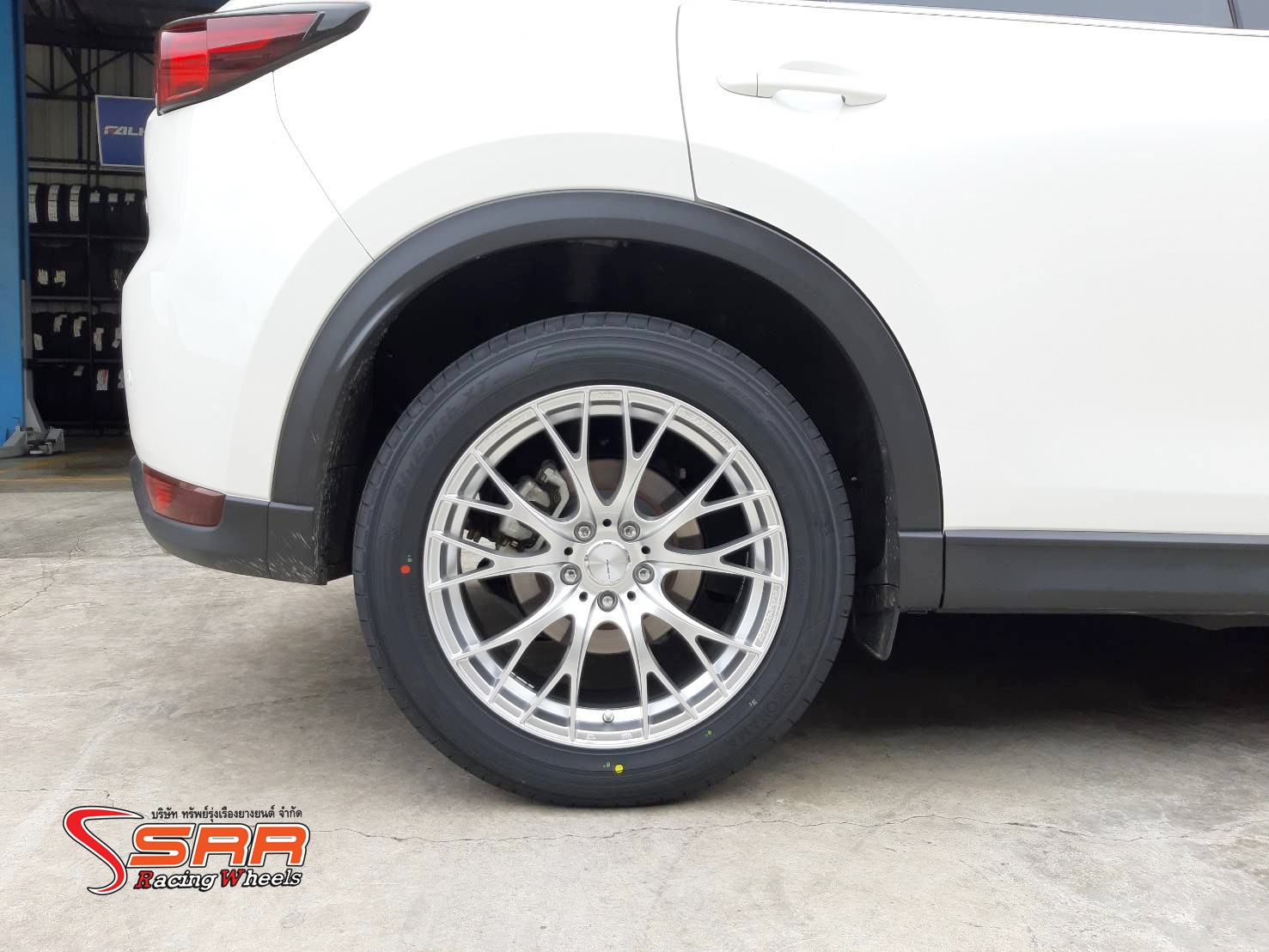 YOKOHAMA BluEarth-XT AE61 235/55R19 ยางใหม่ปี2021 ราคาพิเศษ