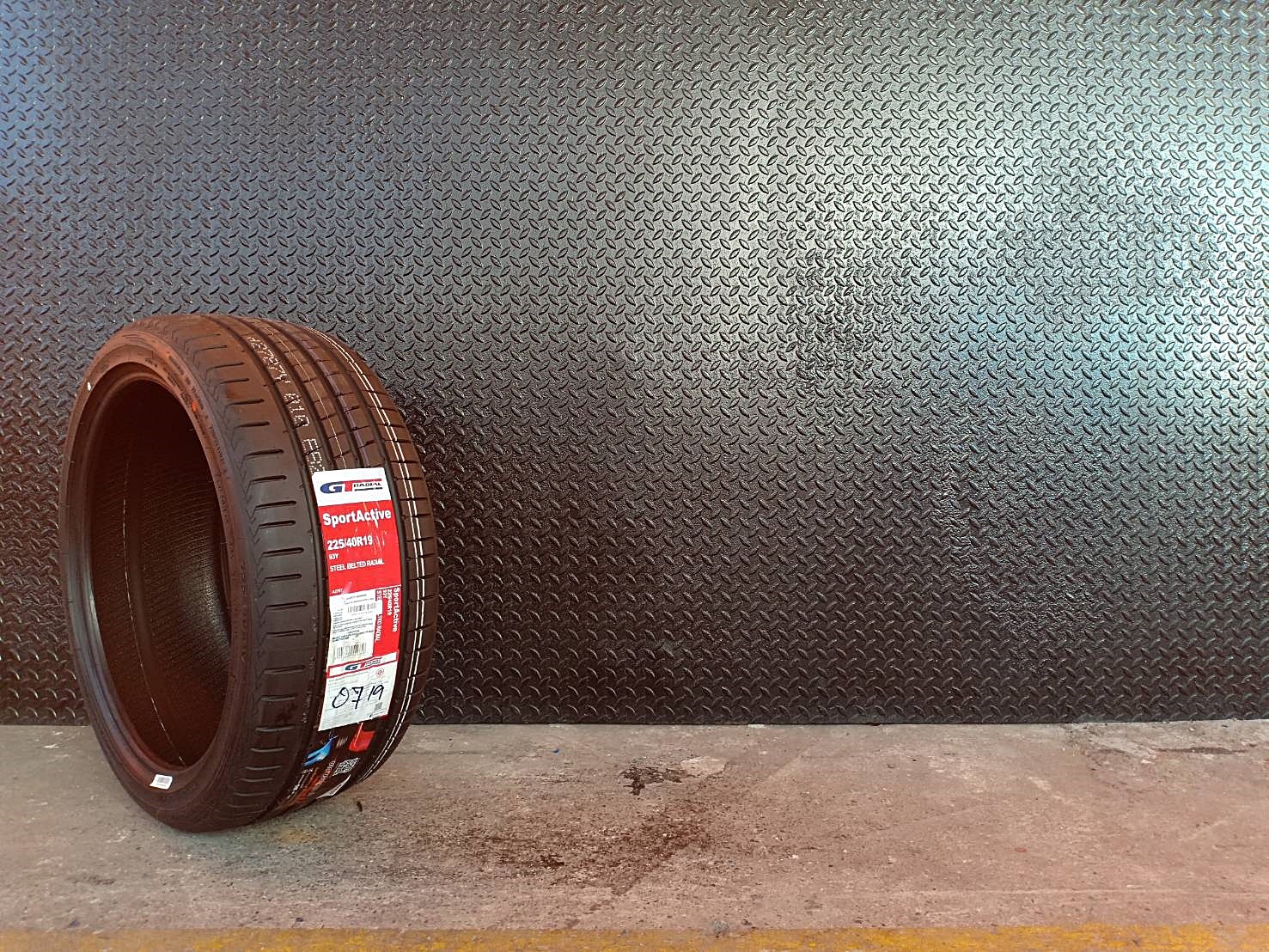 GT RADIAL SportActive 225/40R19 ปี19 เส้นละ 3,900 บาท