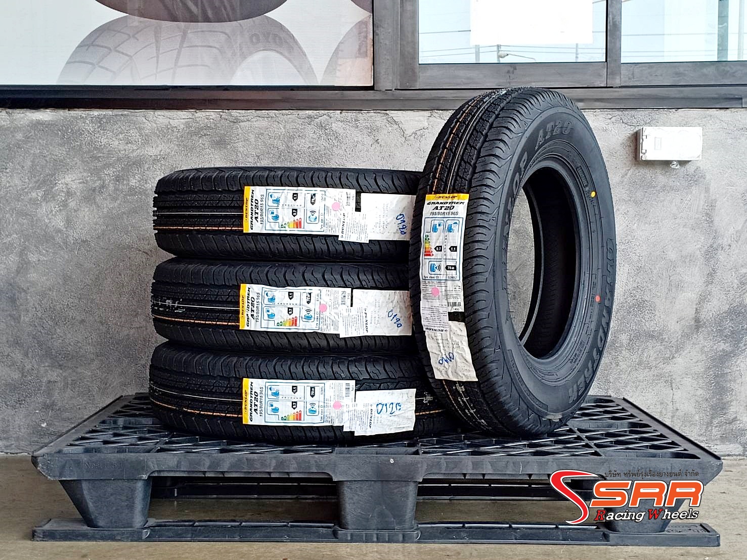 DUNLOP GRANDTREK AT20 195/80R15 ราคาพิเศษ สำหรับใส่รถSUZUKI JIMNY