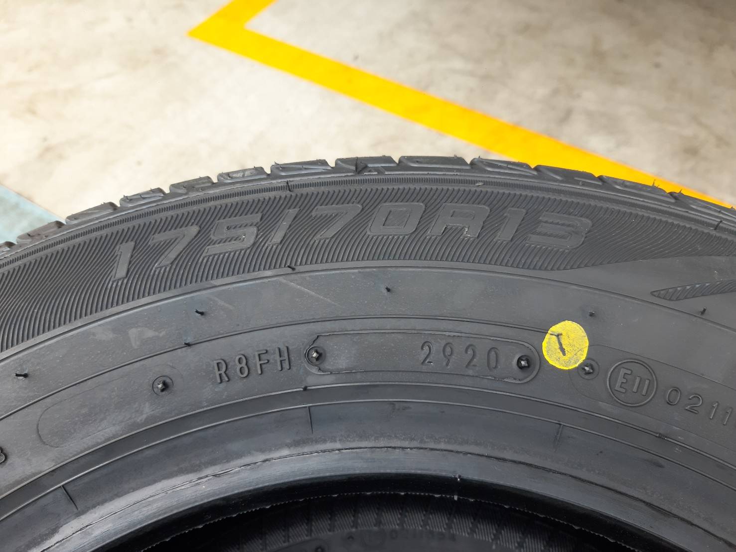 DUNLOP LM704 175/70R13 ยางปี20 ราคาพิเศษ
