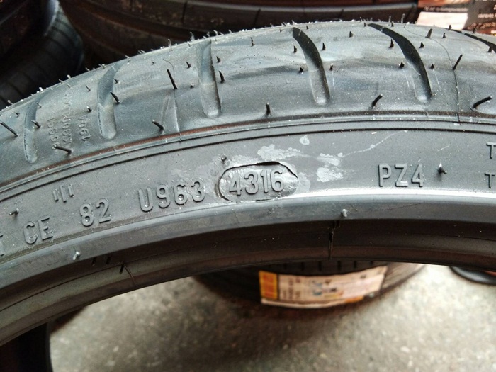 PIRELLI P ZERO PZ4 RUNFLAT (MOE) 275/30R20