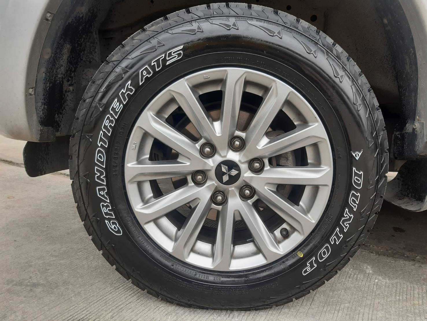 DUNLOP GRANDTREK AT5 245/65R17 ยางปี20 ราคาพิเศษ