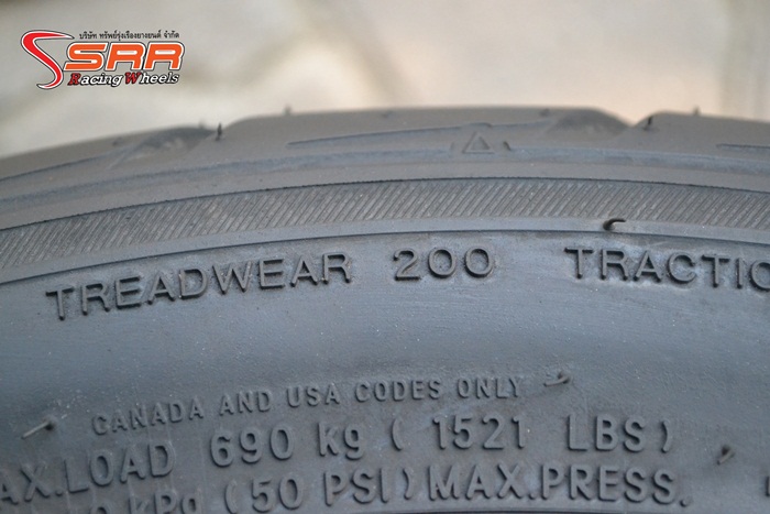 NITTO NT05 235/40R18 เส้นละ 3,500 บาท