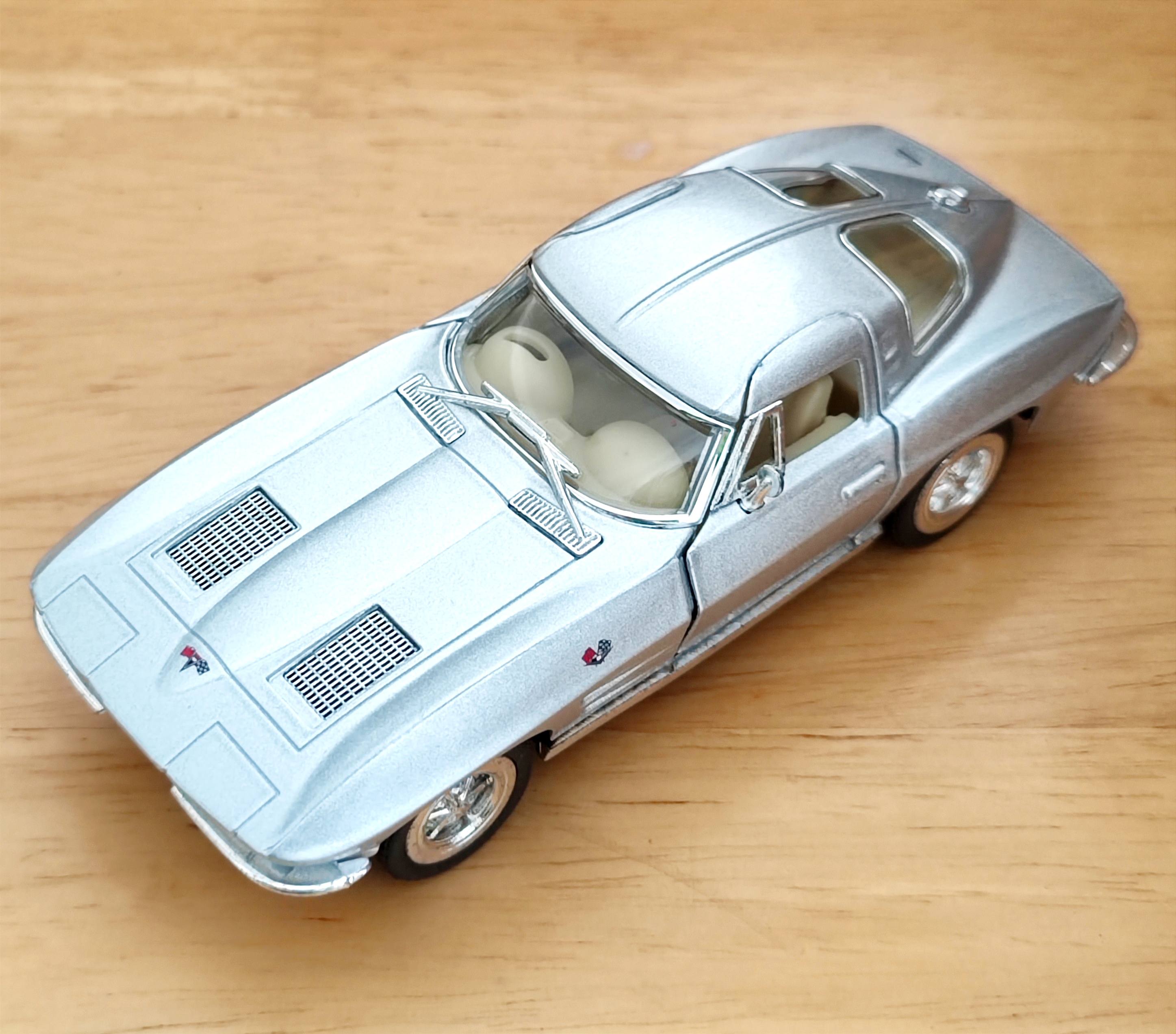 1963 Corvette Sting Ray โมเดลรถเหล็ก (ปลีก-ส่ง)