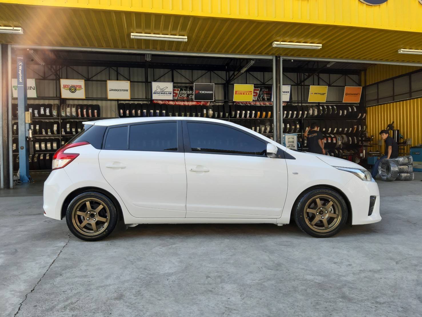 Bridgestone Potenza Adrenalin RE003 195/50R15 ยางใหม่ปี20 ราคาพิเศษ