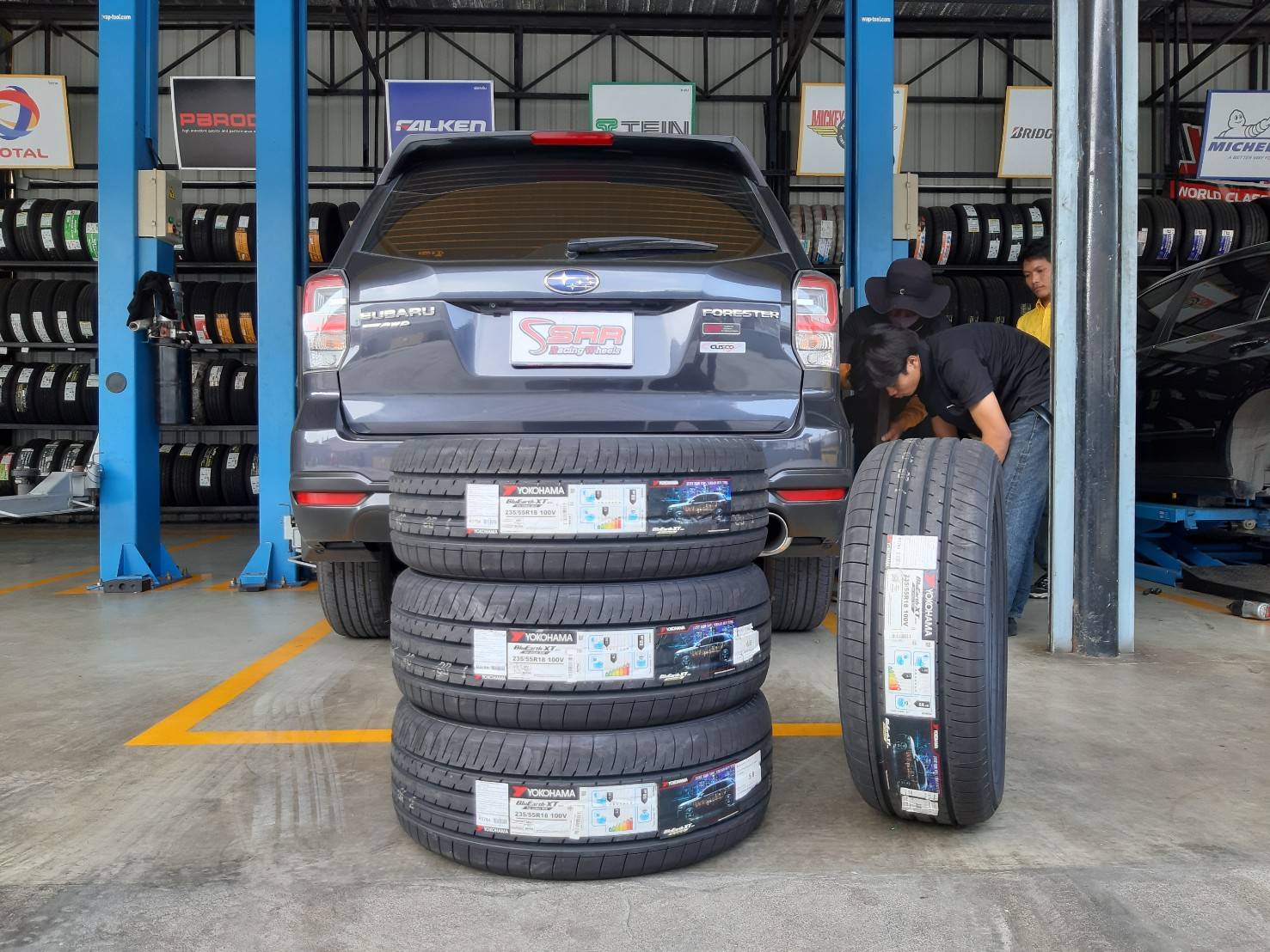 YOKOHAMA BluEarth-XT AE61 235/55R18 ยางใหม่ ราคาพิเศษ