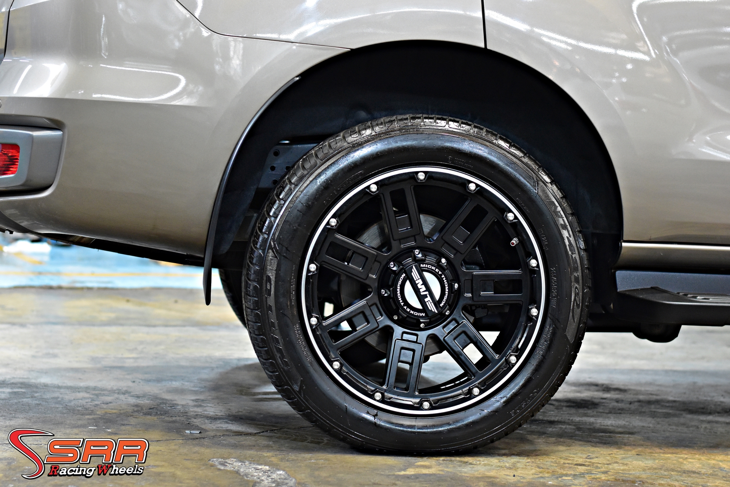 MICKEY THOMPSON SQ85G SIDEBITER ขอบ20 6H139.7 ET18 DBK1GP