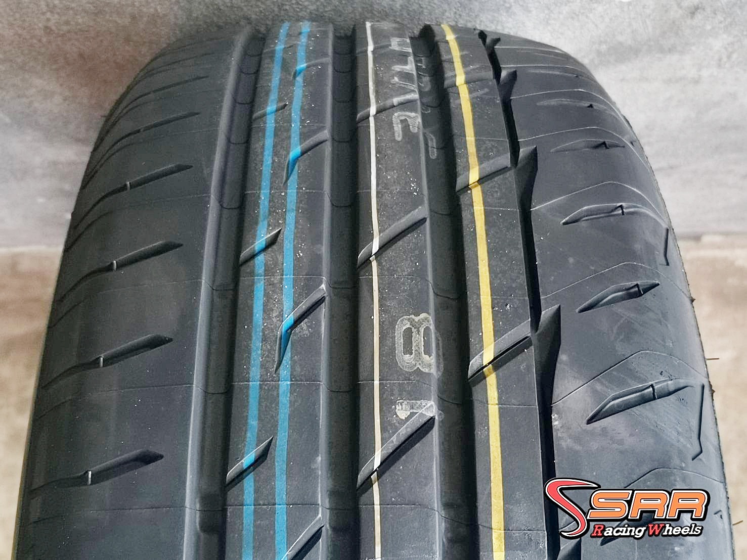 BRIDGESTONE RE004 205/50R16 ยางใหม่ปี2021 ราคาพิเศษ
