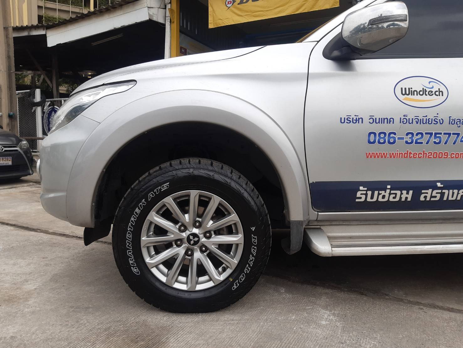 DUNLOP GRANDTREK AT5 245/65R17 ยางปี20 ราคาพิเศษ