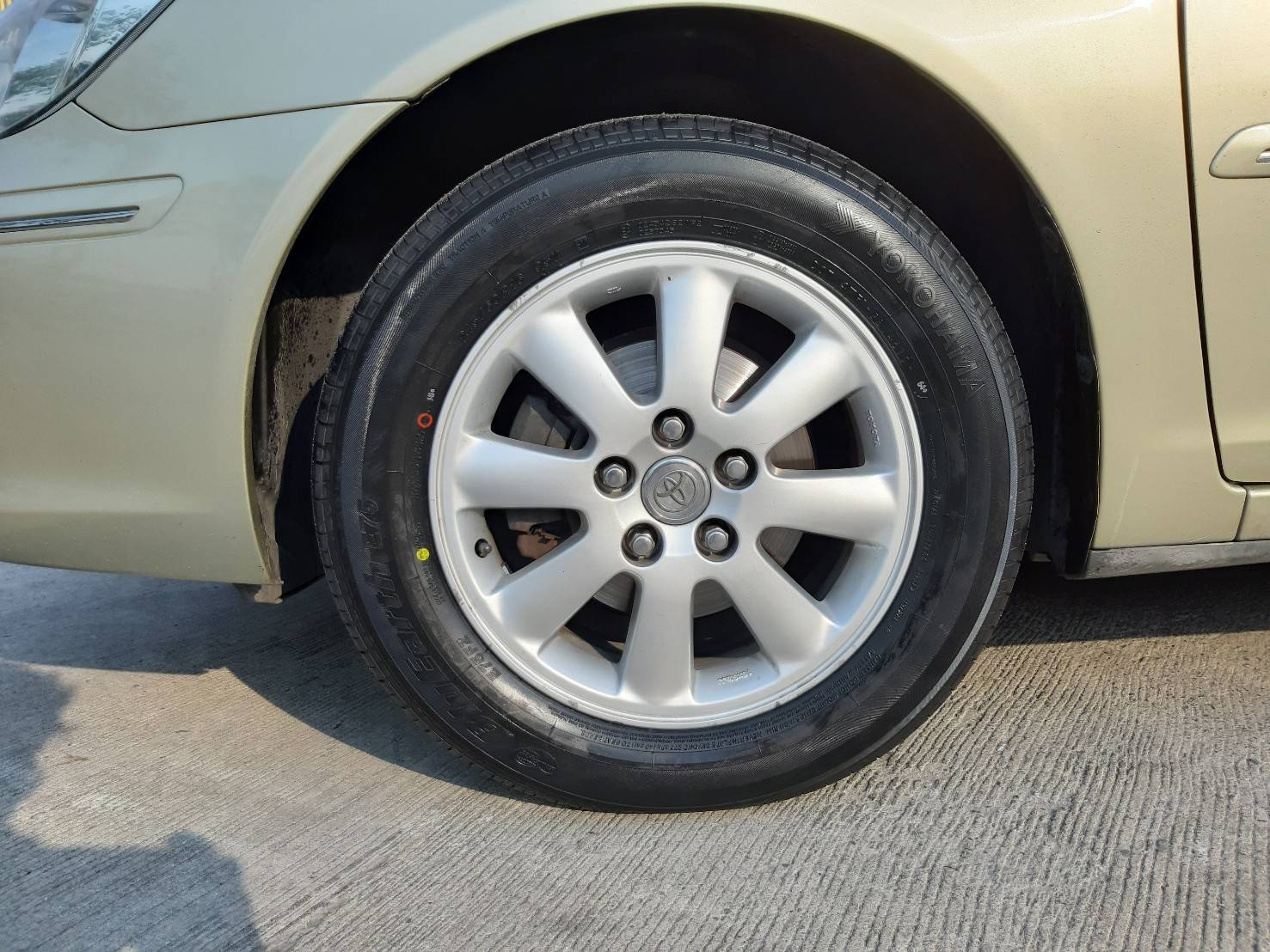 YOKOHAMA BluEarth E75 215/60R16 ยางใหม่ ปี2021 ราคาพิเศษ