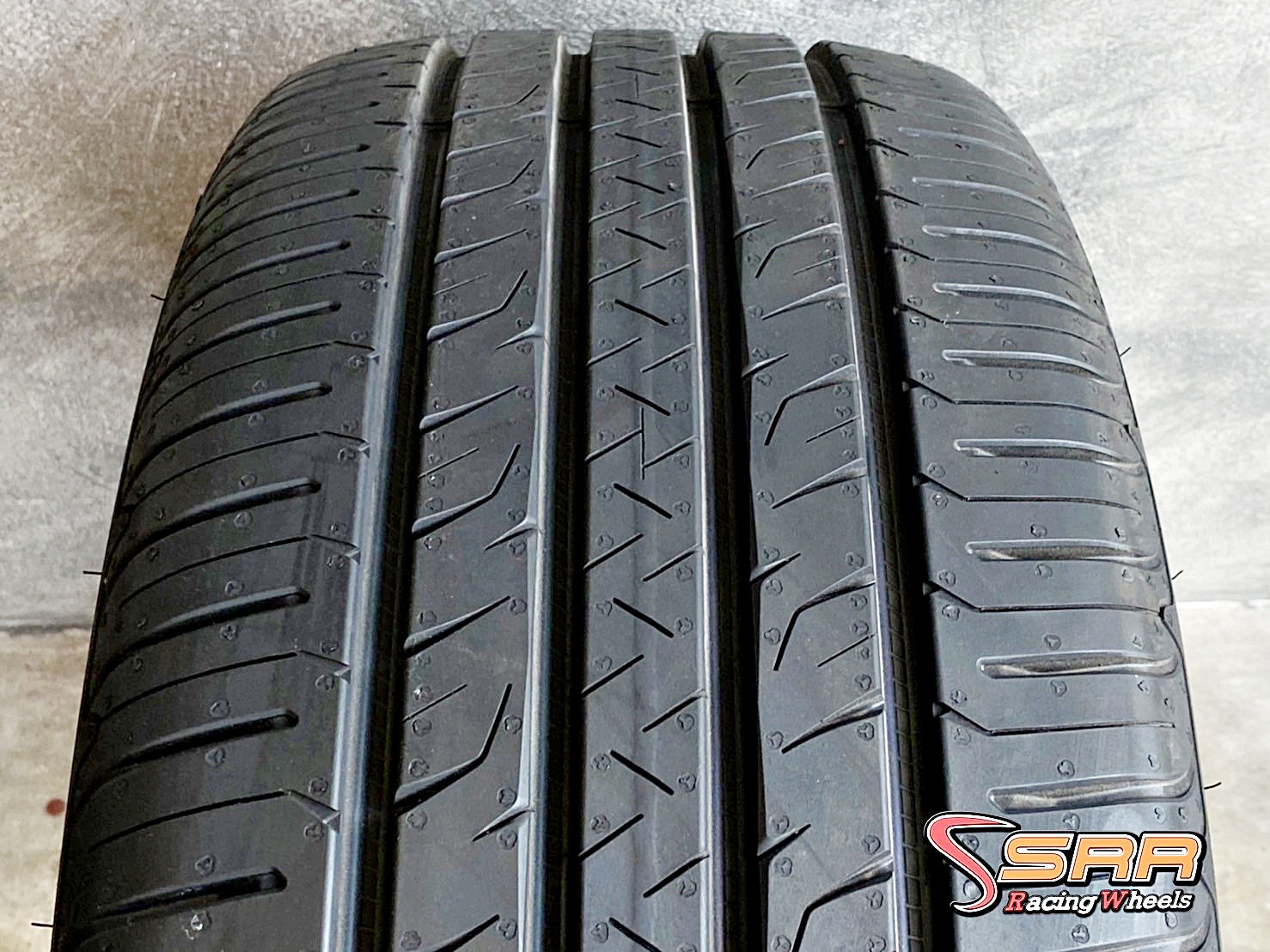 GOODYEAR EFFICIENTGRIP PERFORMANCE SUV 235/50R19 ยางใหม่ราคาพิเศษ