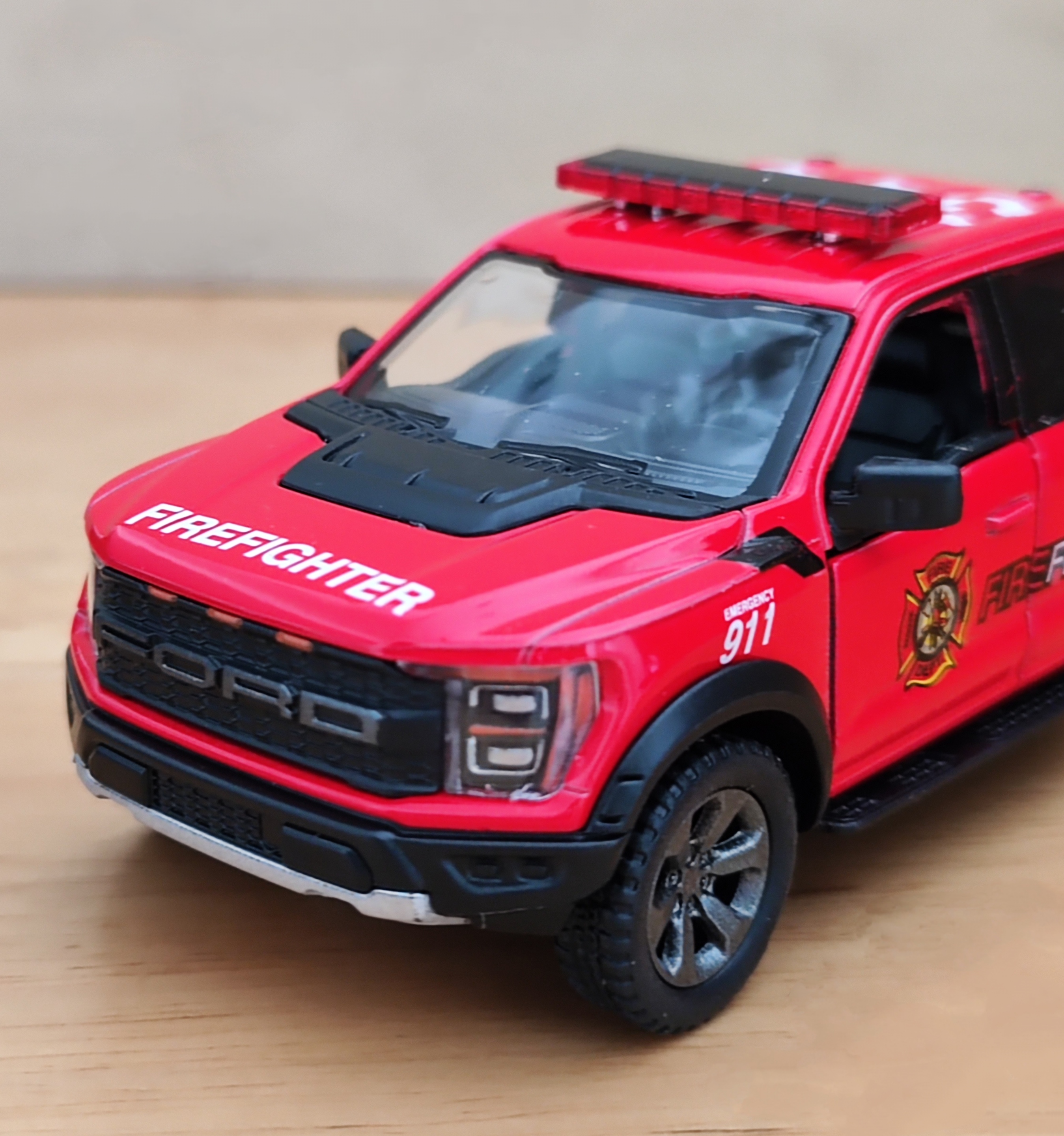 โมเดลรถเหล็ก รถตำรวจ (ปลีก-ส่ง)