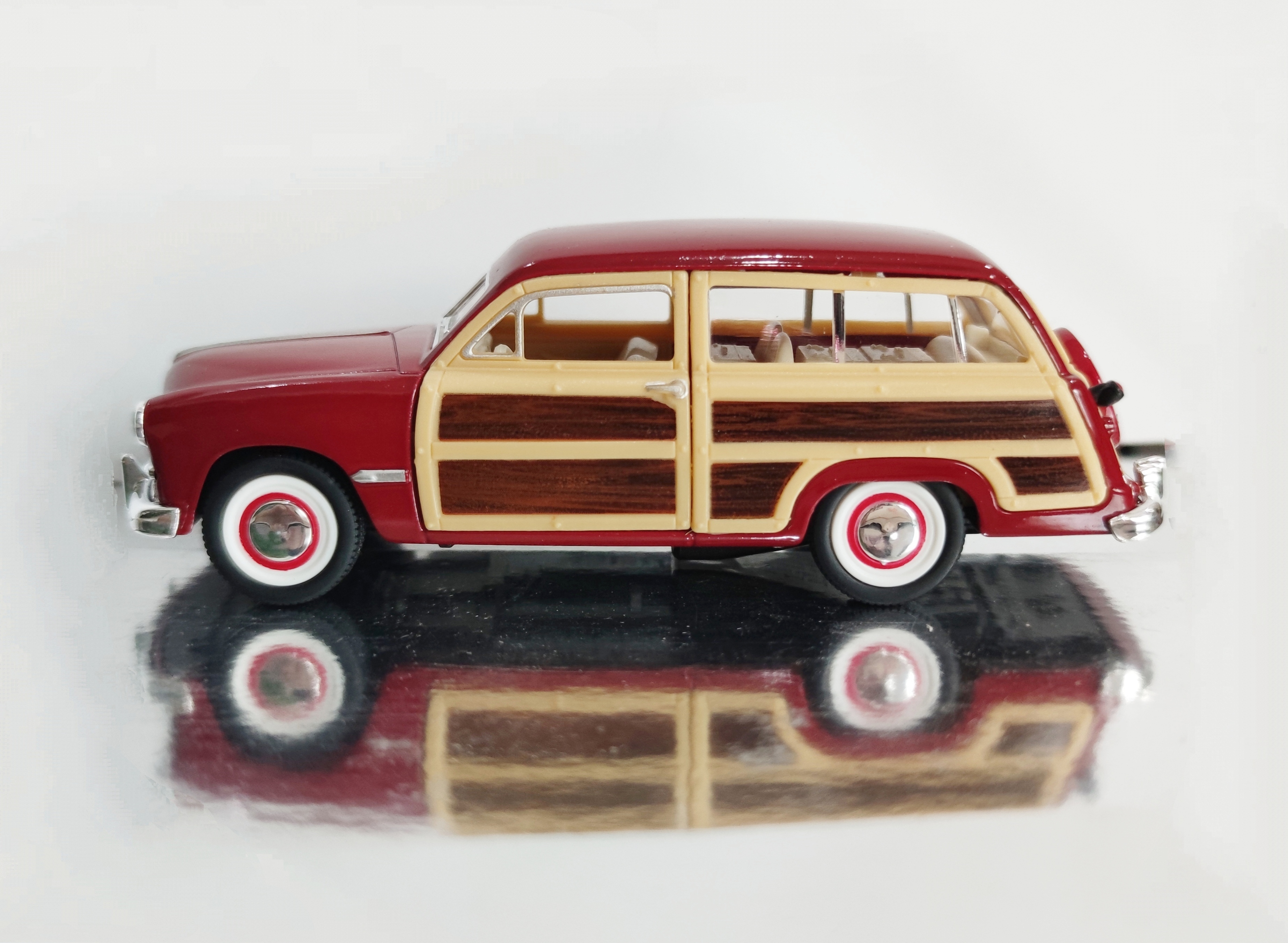 1949 Ford Woody Wagon โมเดลรถเหล็ก (ปลีก-ส่ง)