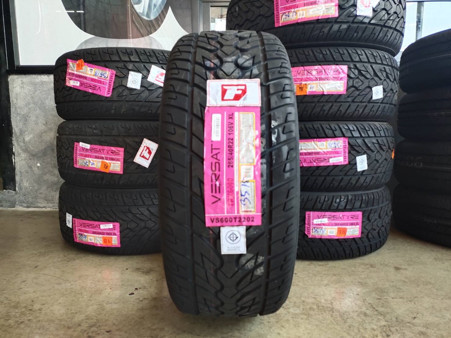 VERSATYPE TRX6000 265/40R22 ยางใหม่ปี18 เส้นละ 3,500 บาท
