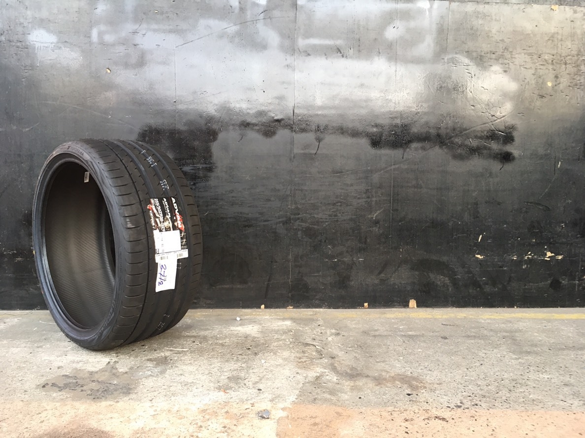 YOKOHAMA ADVAN SPORT V105 255/30ZR20