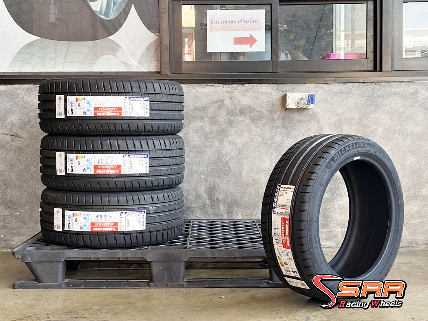 MICHELIN PILOT SPORT 4 215/45ZR17 ยางใหม่ปี21 ราคาพิเศษ