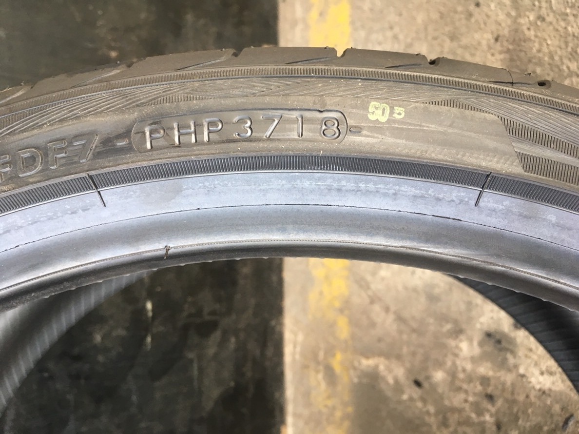 YOKOHAMA ADVAN SPORT V105 255/30ZR20