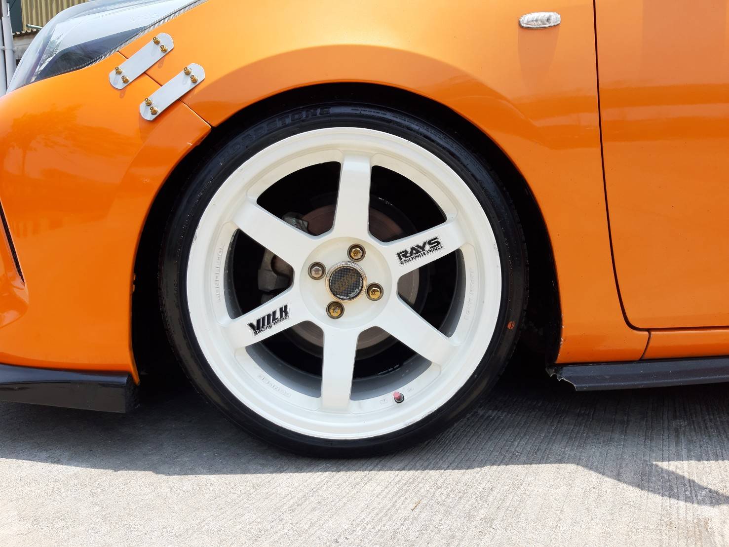 ROADSTONE NFERA AU5 205/40ZR17 ยางเกาหลี ซื้อ1แถม1