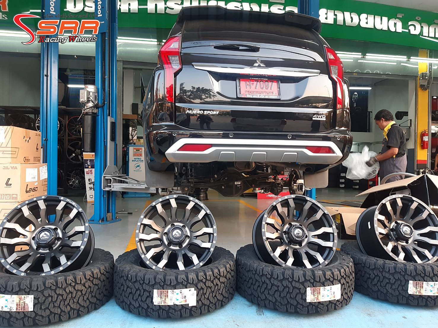 FUEL BLITZ D674 ขอบ18 ET1 6x139.7 MATTE BLACK MACHINED/TINT CLEAR