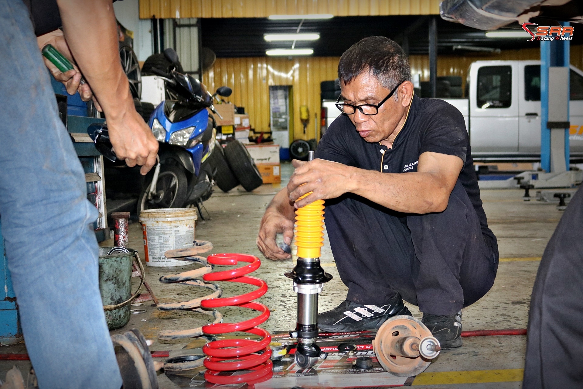 โช้คอัพ YSS E-SERIES สำหรับรถTOYOTA REVO ตัวเตี้ย ราคาพิเศษ