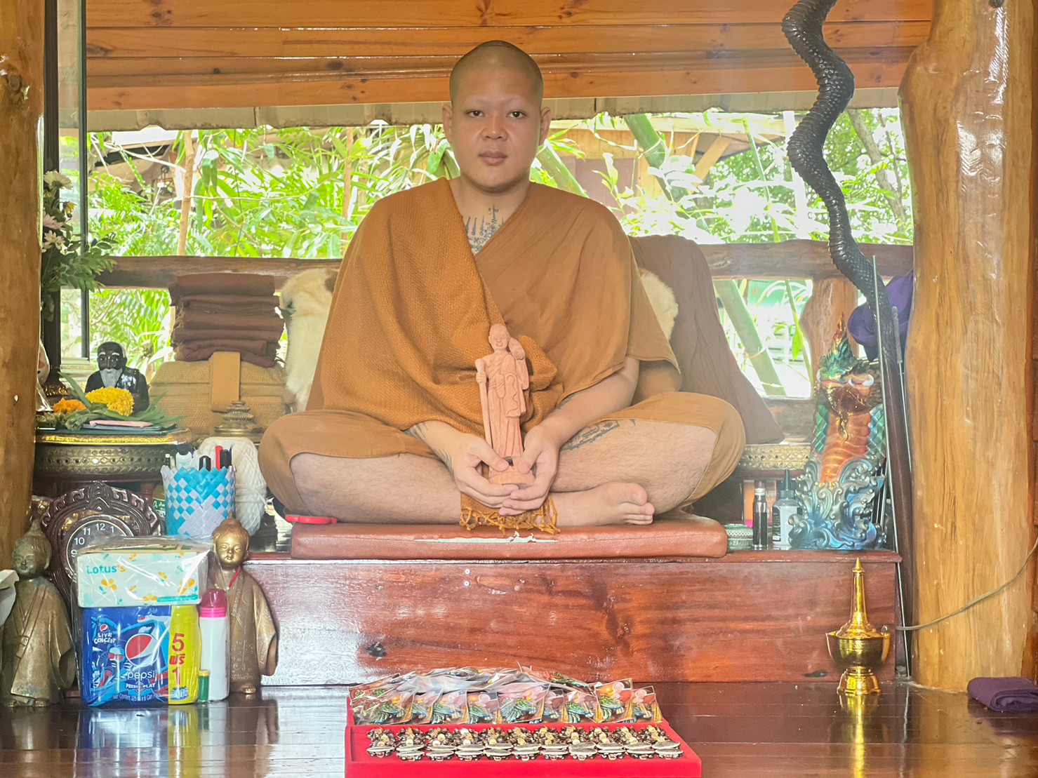 ล็อกเก็ตพระสีวลีจกบาตร (รุ่นมีกินไม่รู้สิ้น) ฉากขาวรุ่น 2 2566 เดือนมิถุนายน พระอาจารย์ บุณยกร ฐิตปุญโญ วังน้ำเย็น สระแก้ว FLT