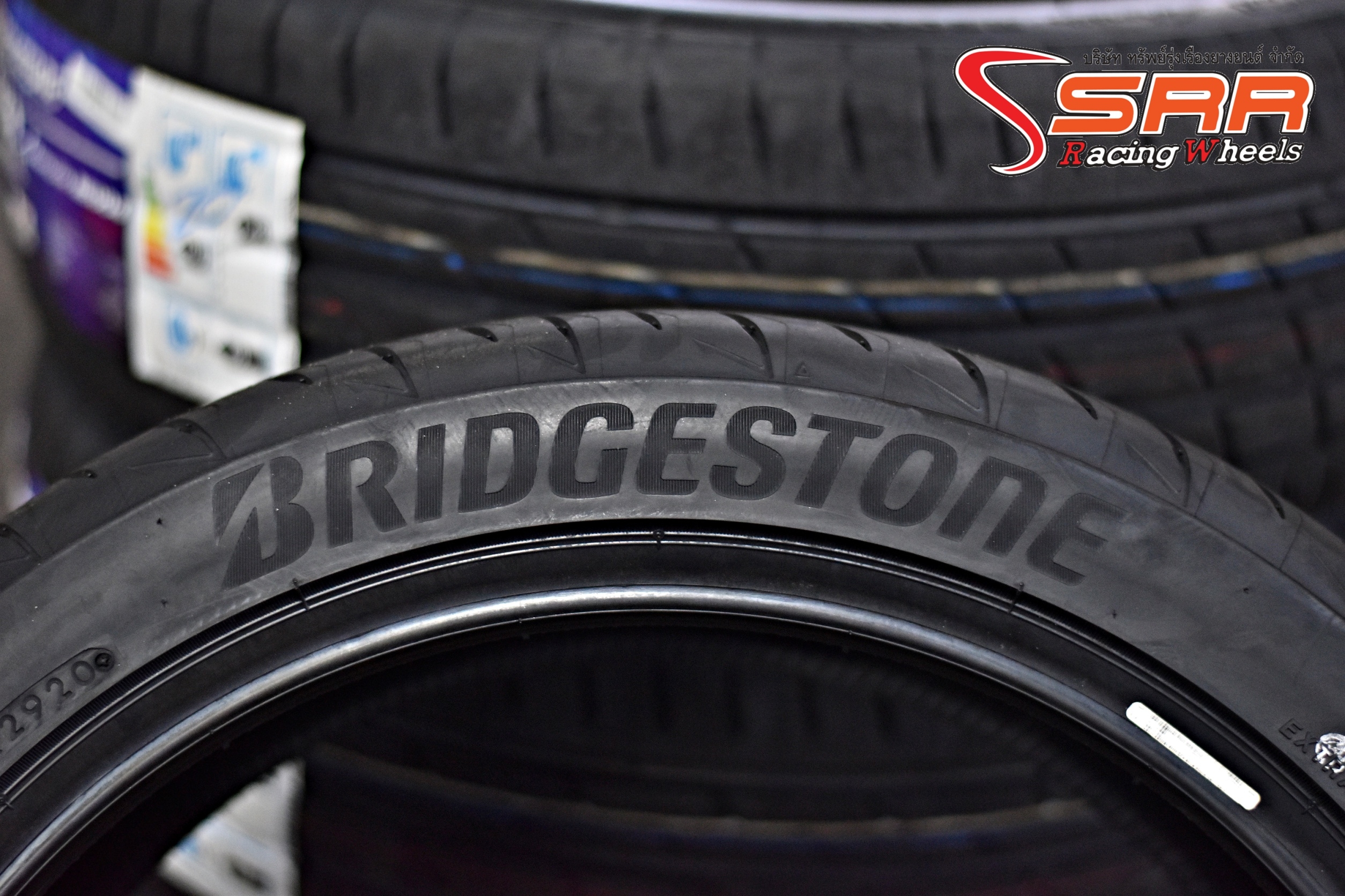 BRIDGESTONE POTENZA ADRENALIN RE004 215/45R18 ยางปี20 ราคาพิเศษ