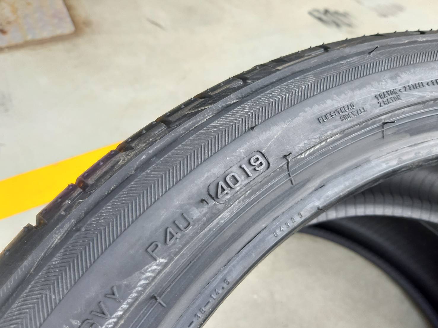 BRIDGESTONE POTENZA S001 245/40R20 ยางนำเข้า สำหรับใส่รถ BMW i8