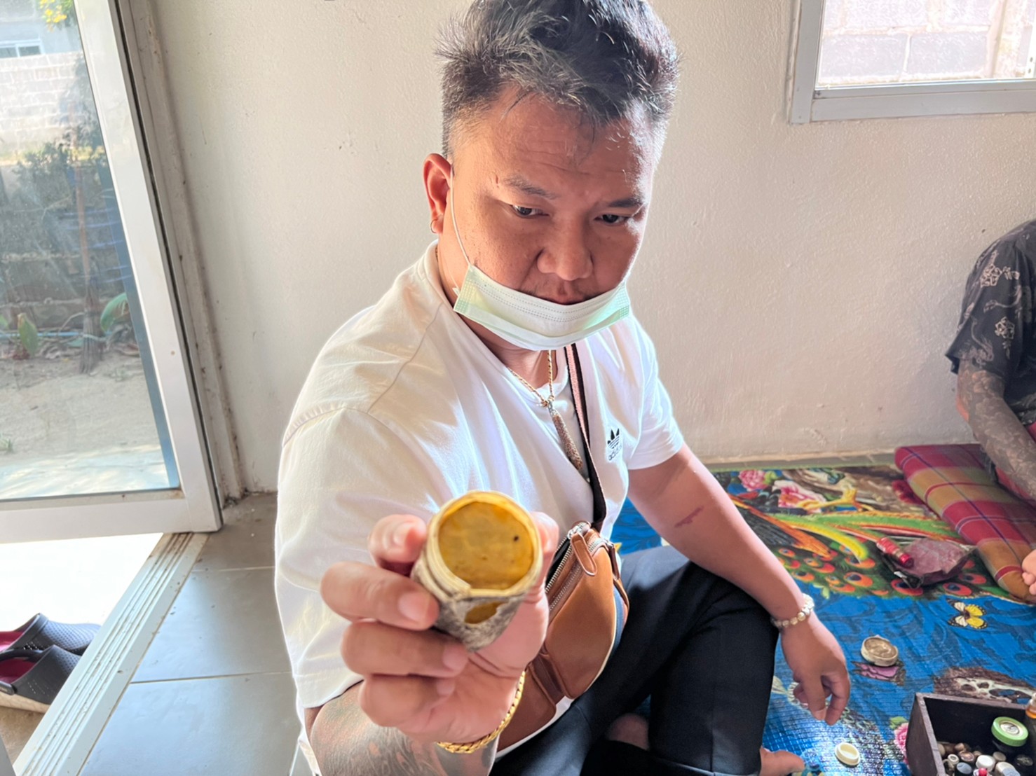 ⭕️ สีผึ้งมหาเสน่ห์ผสมน้ำมันพรายยุคต้น พบในย่าม หลวงปู่ชื่น วัดตาอี