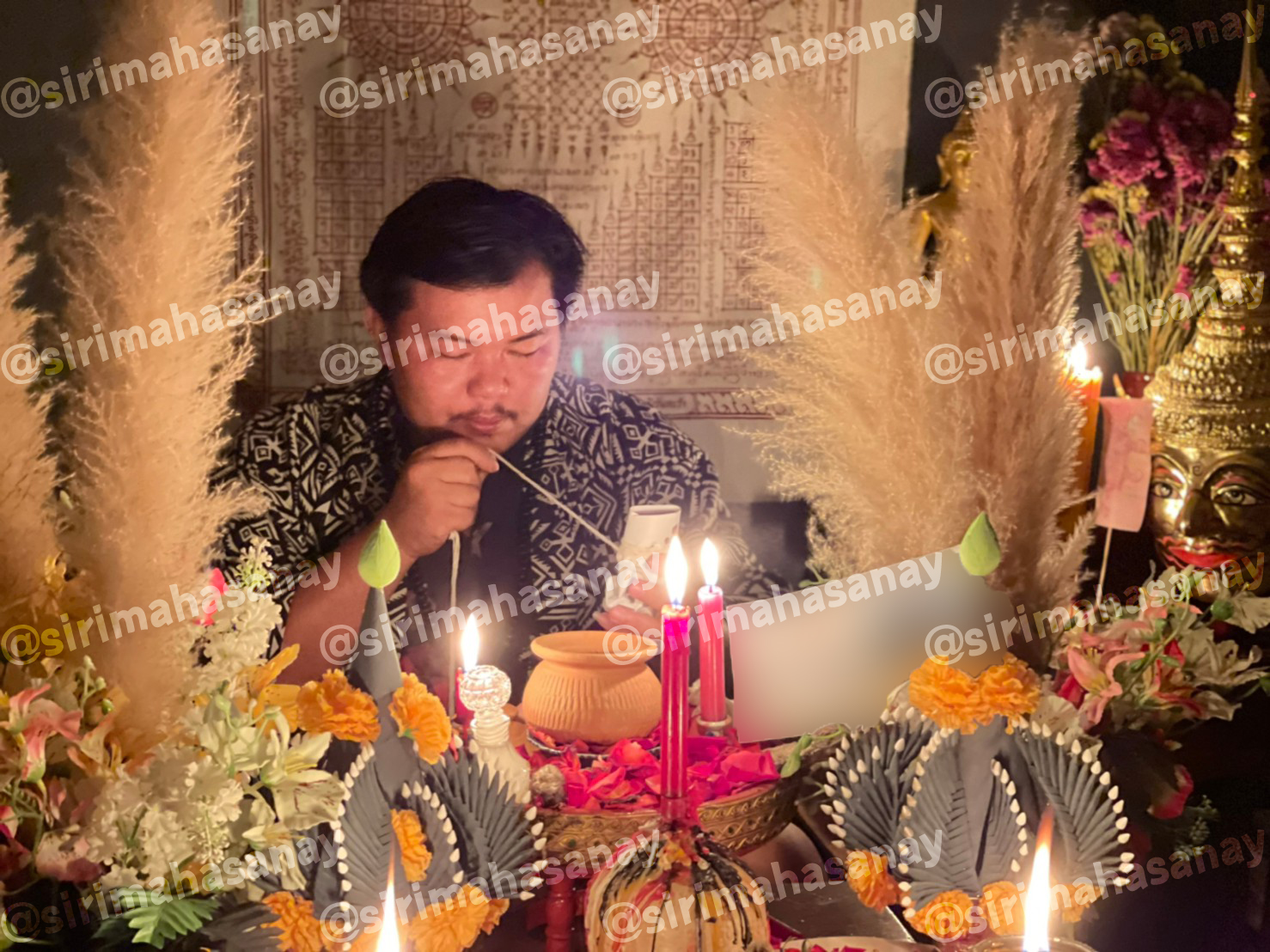 พิธีหอมดอกฮัก อาจารย์เสก สำนักสักยันต์ป๋ารมีเศรษฐีเรือนคำ