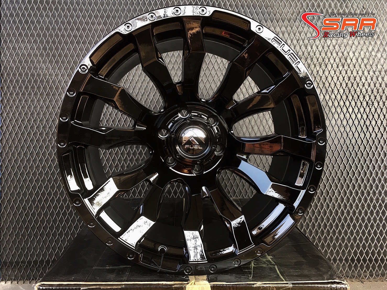 FUEL BLITZ D675 ขอบ20x10 ET-18 6x139.7 GLOSS BLACK