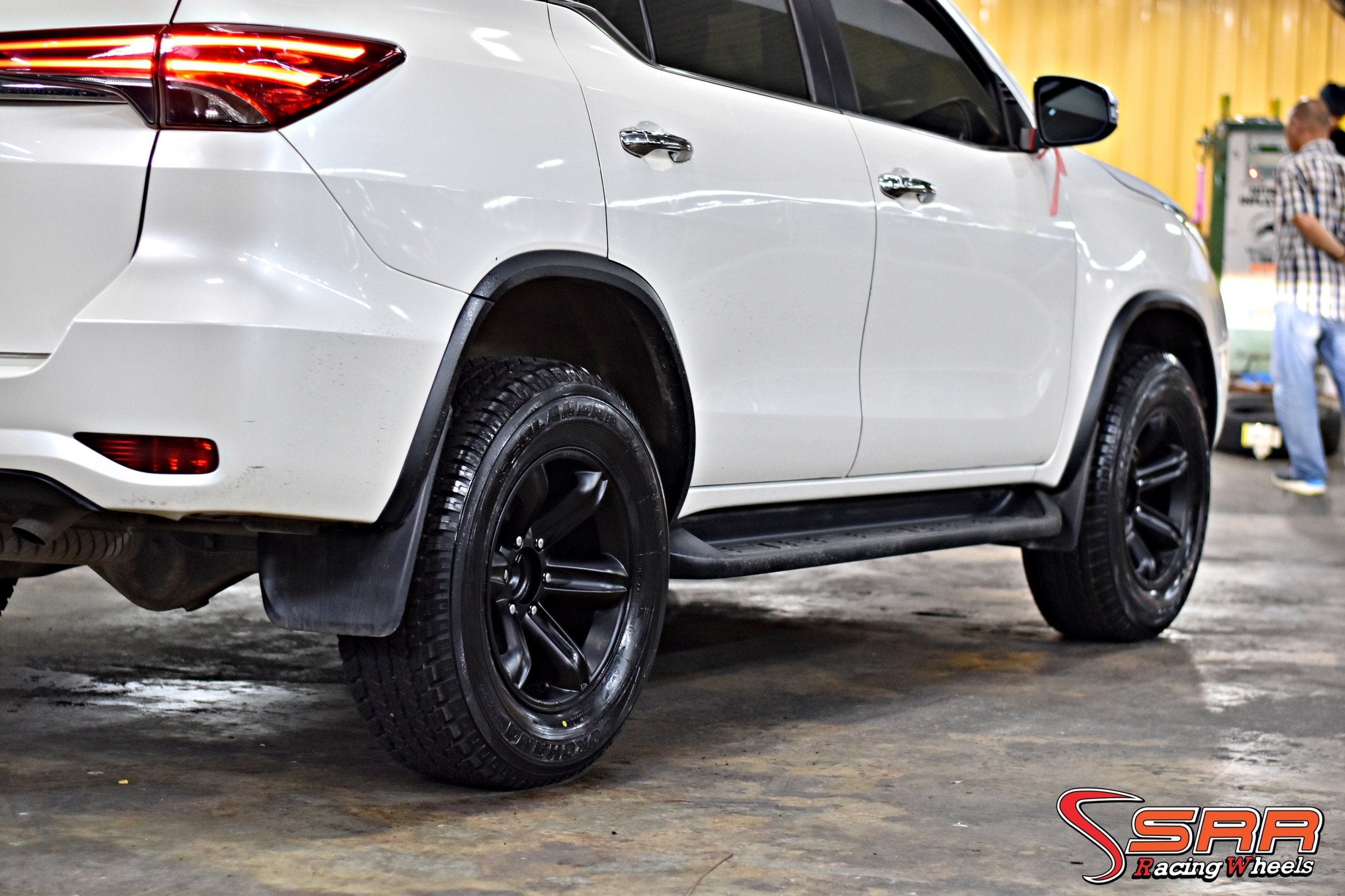 ล้อเล็บเหยี่ยว PARODI RHINO ขอบ17 6H139.7 ET0 สีดำด้าน ราคาพิเศษ